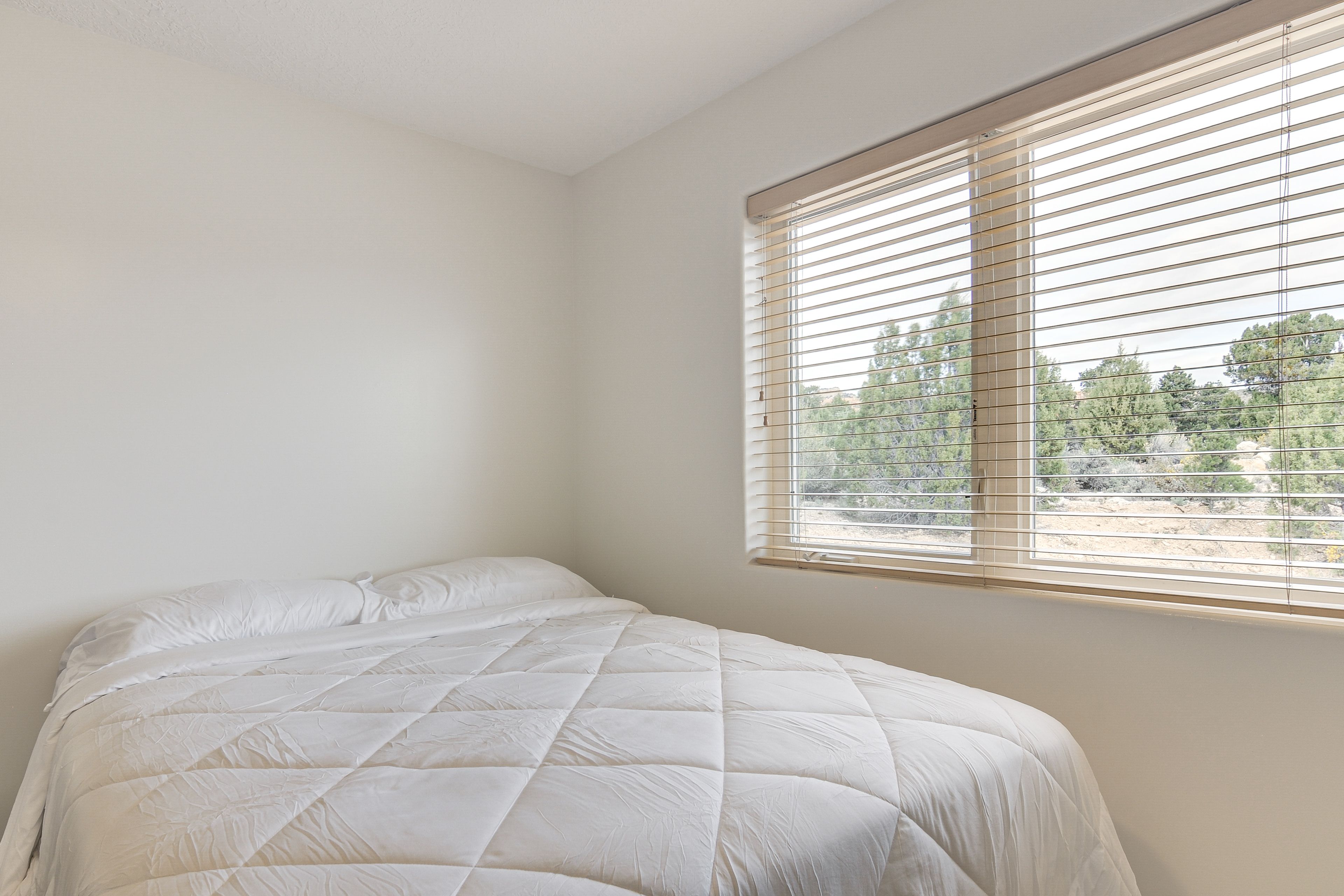 Bedroom 3 | Queen Bed