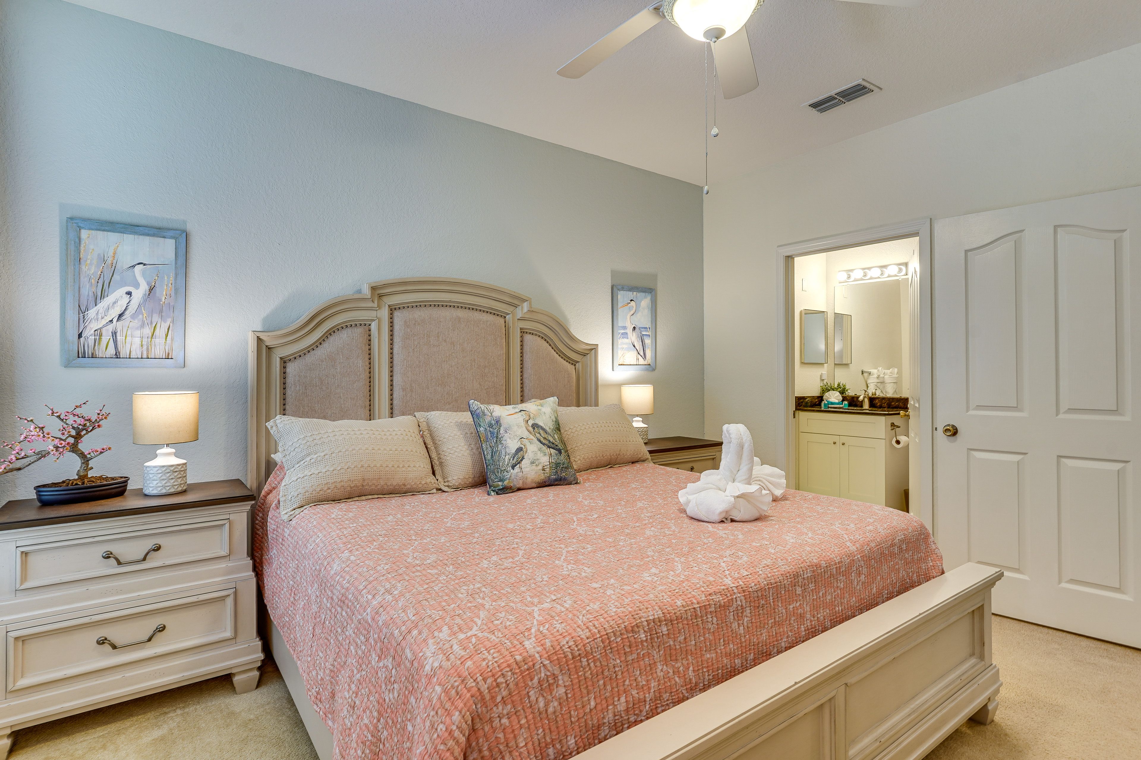 Bedroom 1 | King Bed