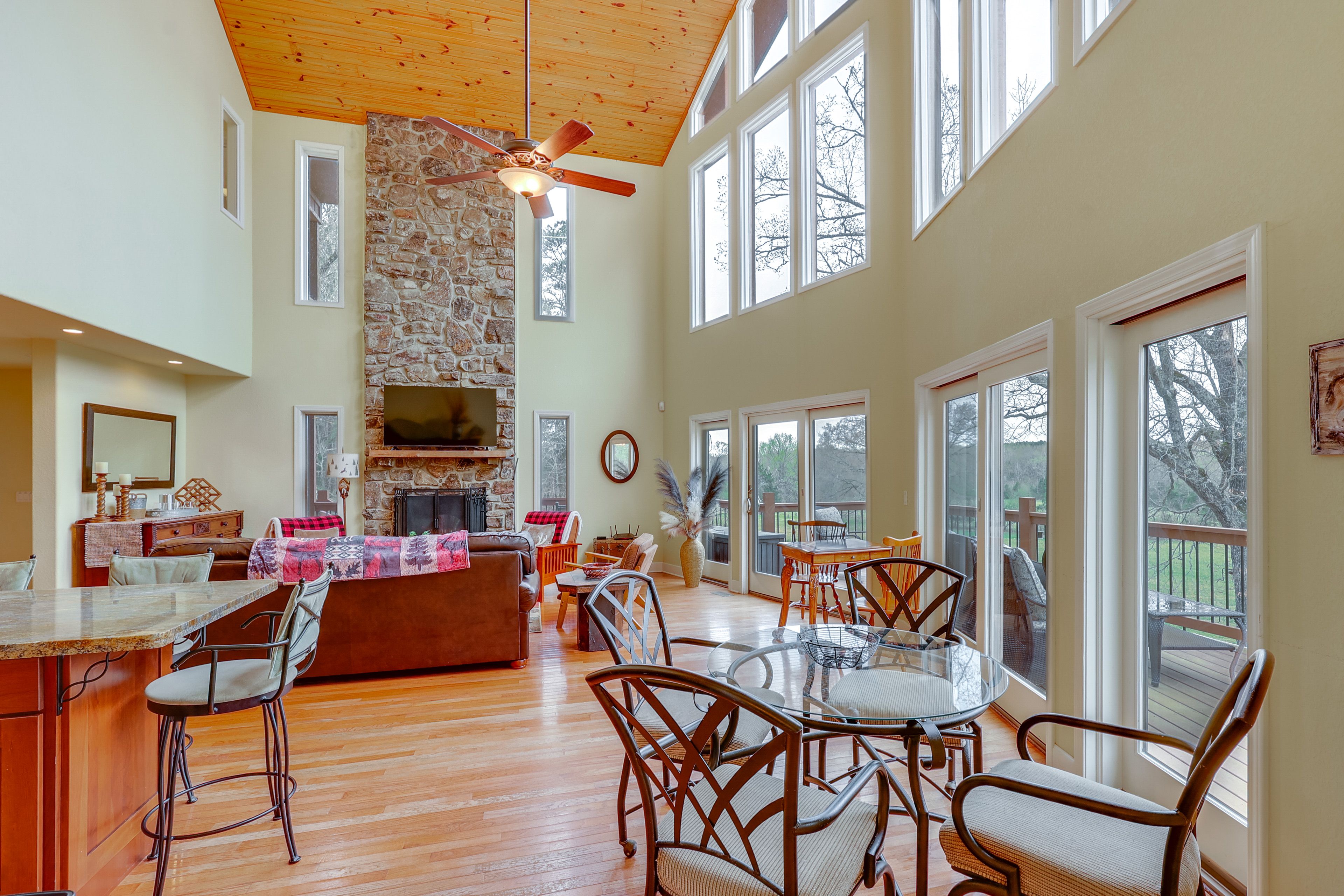 Breakfast Nook | Main Level