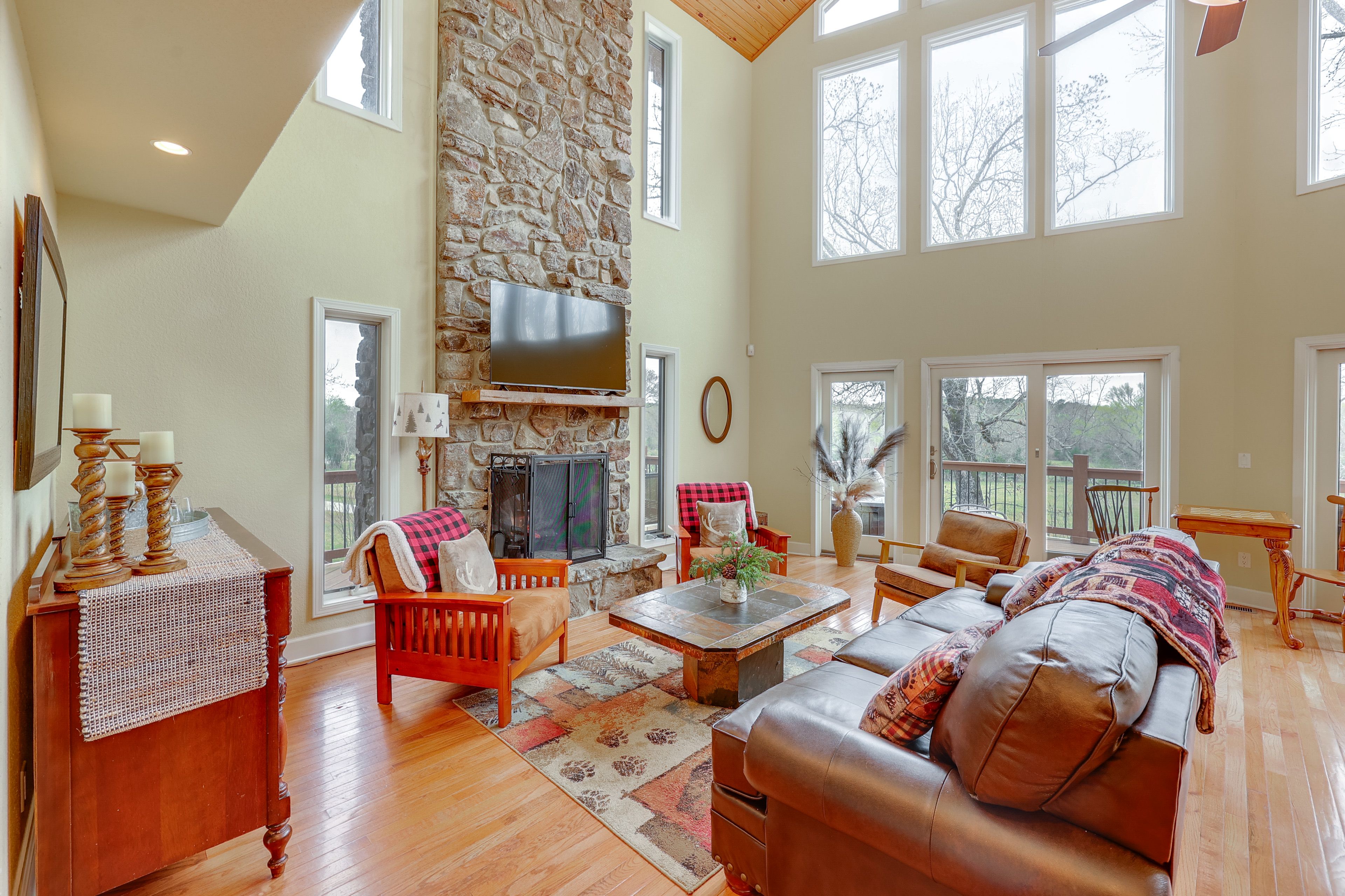 Living Room | Picture Windows | Smart TV