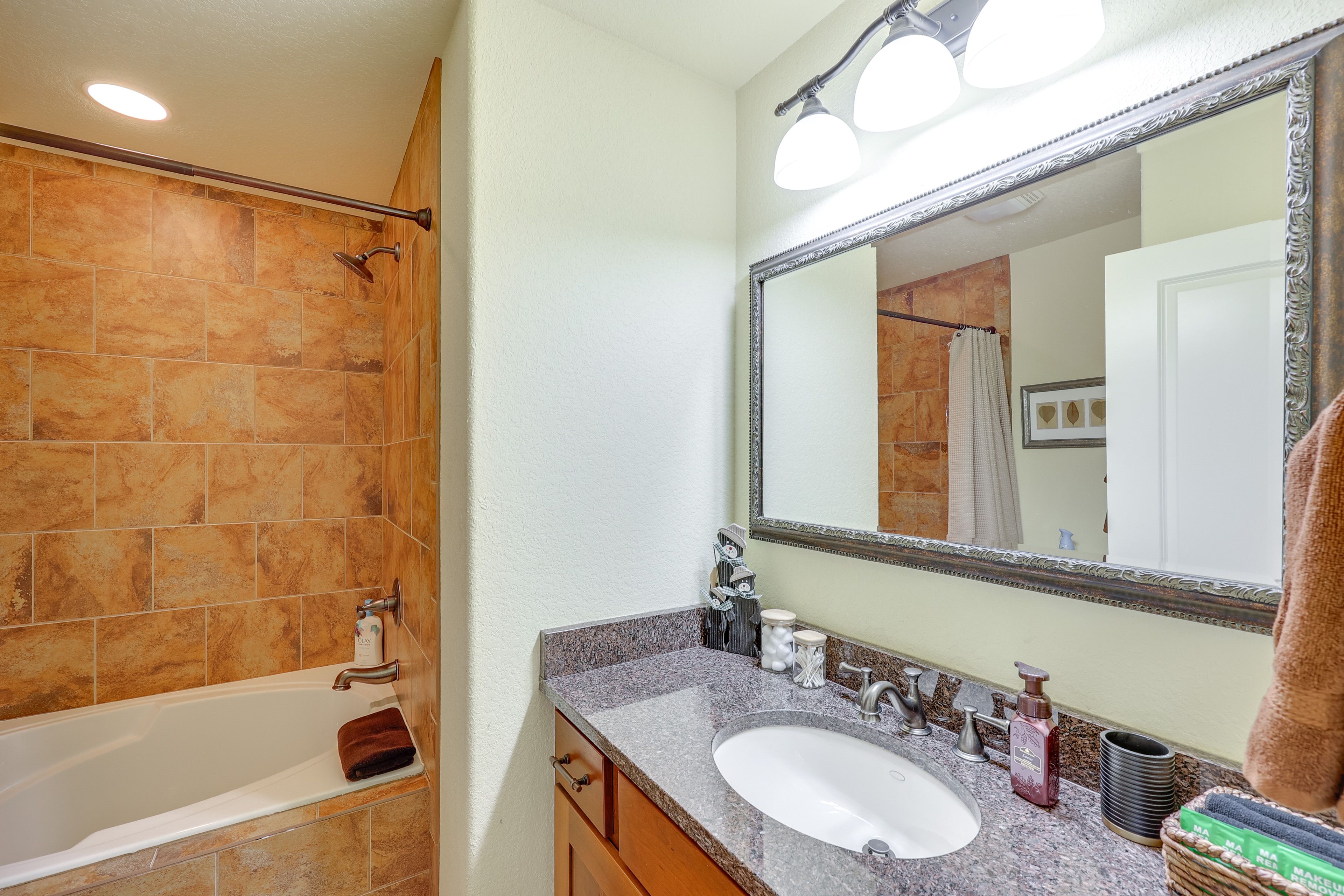 Bathroom | Main Level