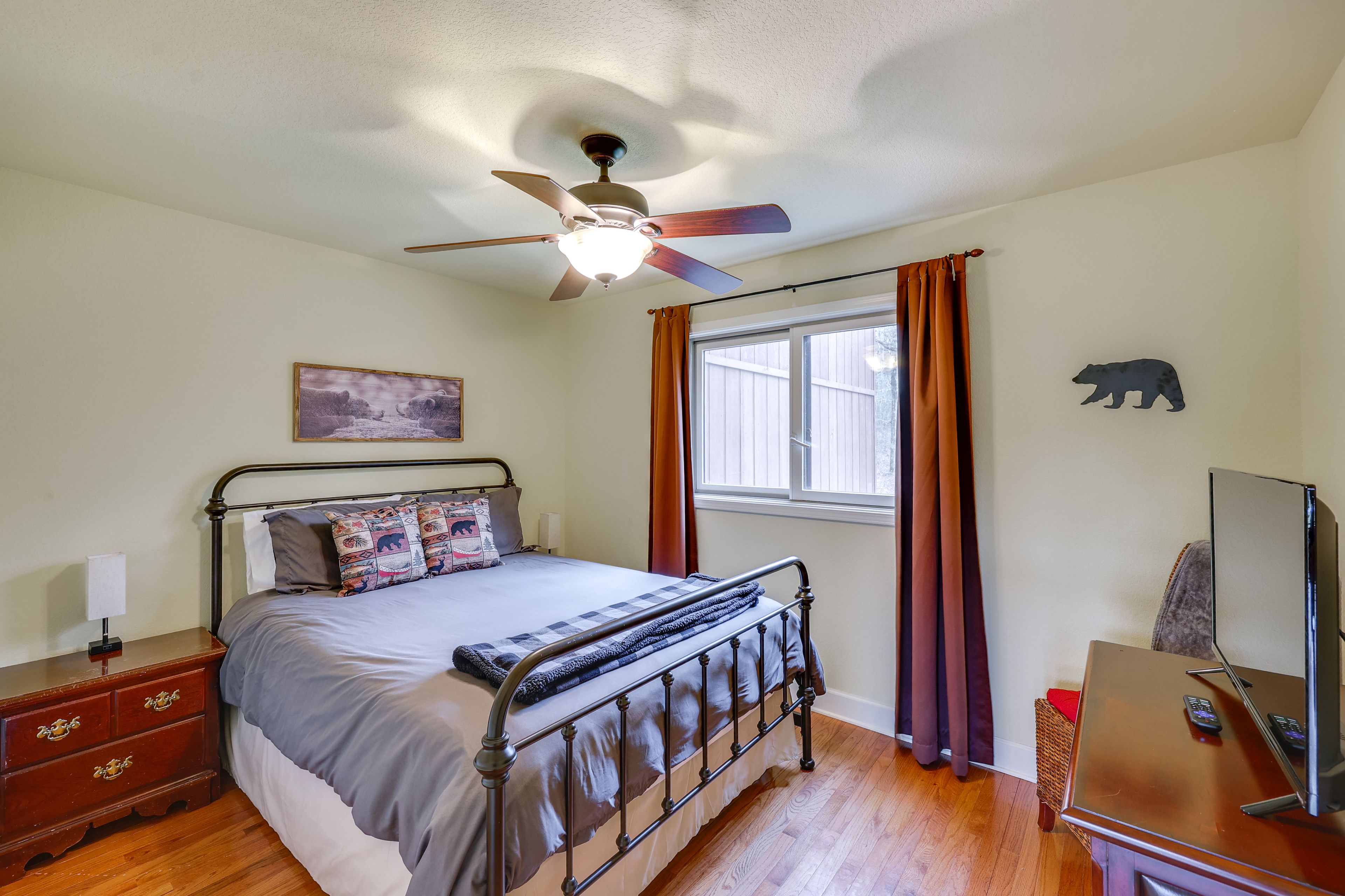 Bedroom 3 | Queen Bed | Main Level