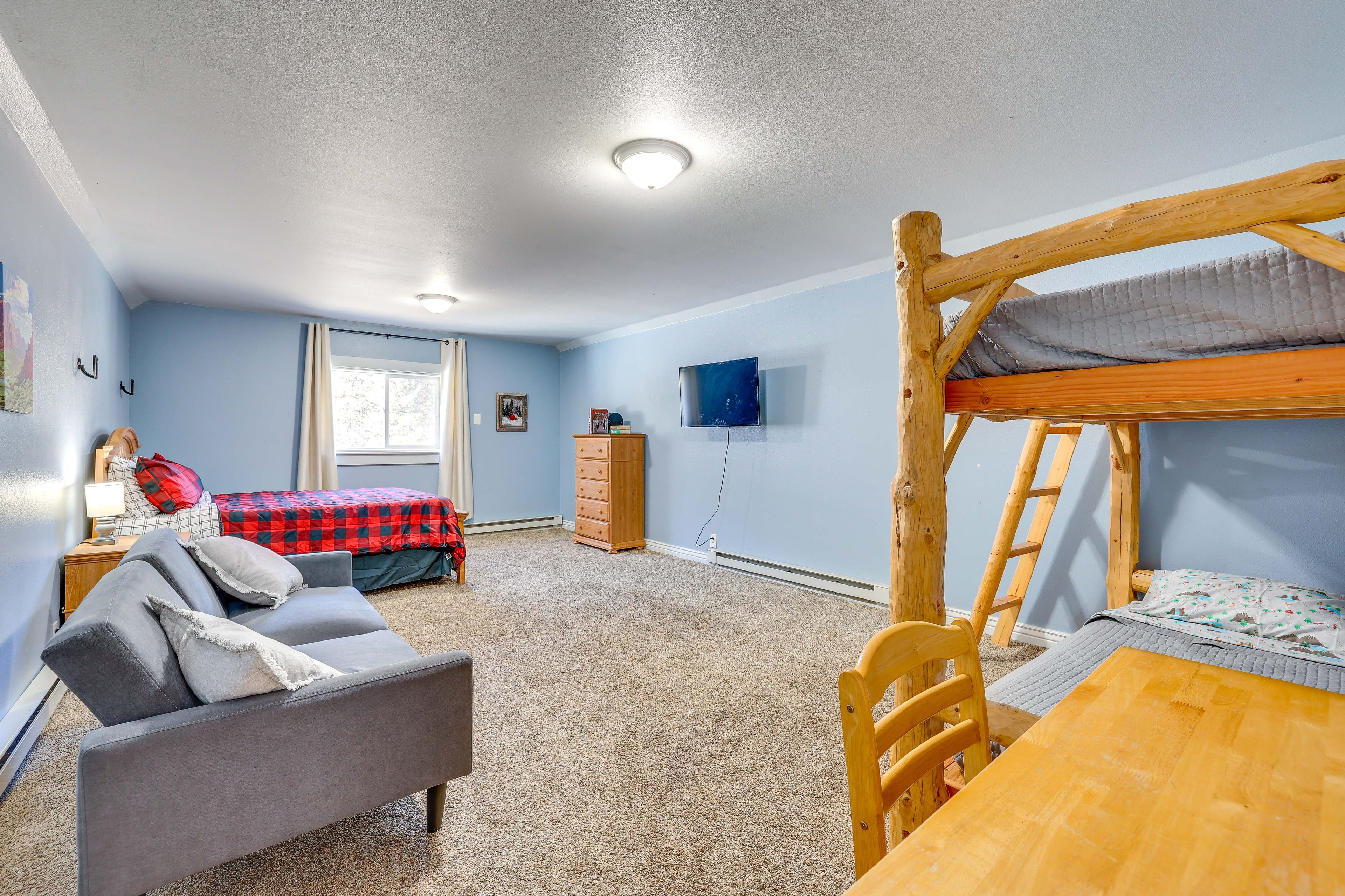 Bedroom 8 | Queen Bed | Twin Sleeper Sofa | Twin Bunk Bed | Garage Apartment