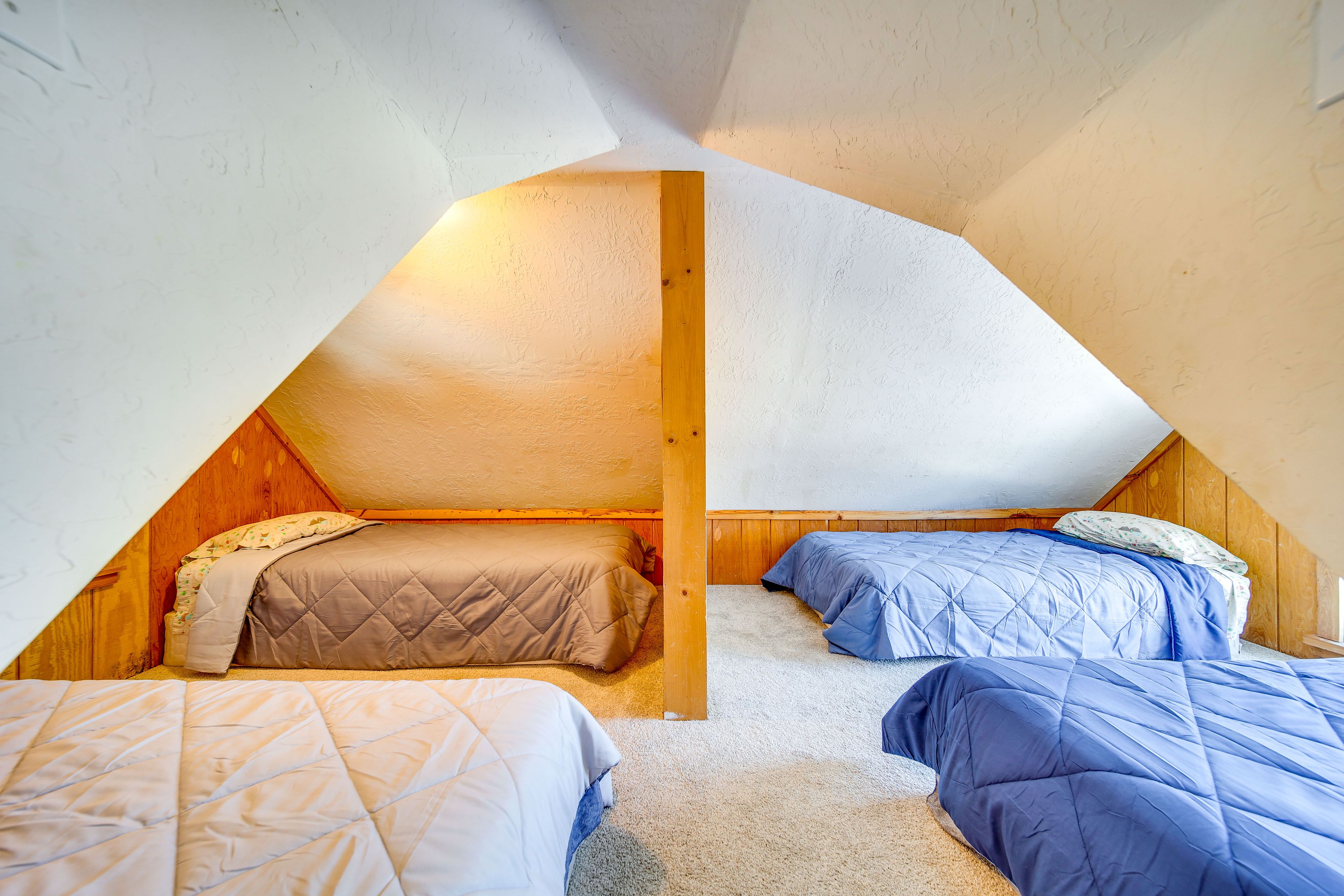 Bedroom 7 | 4 Twin Beds | Guest Cottage | 2nd Floor