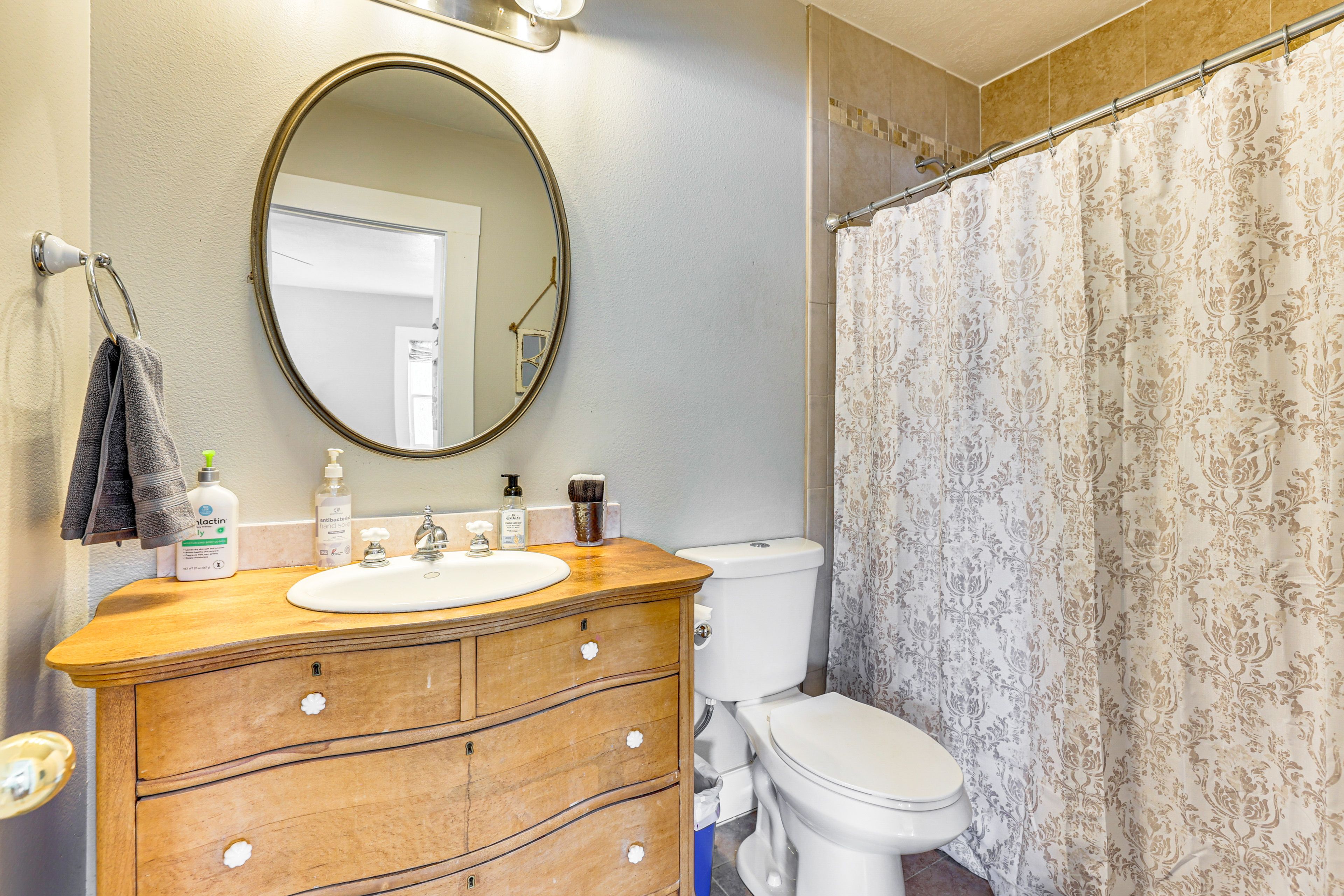 En-Suite Bathroom | Main House | 1st Floor