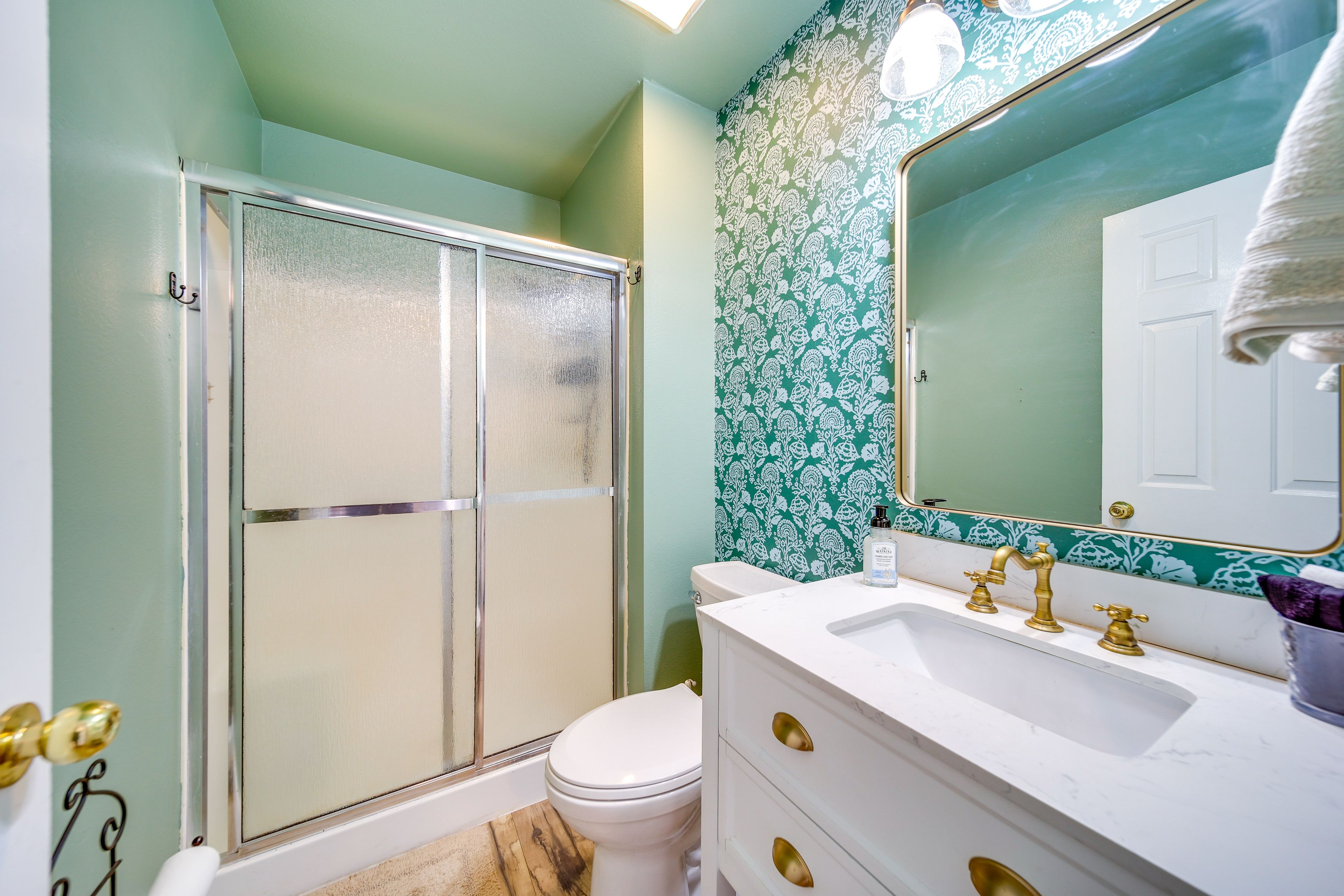 Full Bathroom | Guest Cottage | 1st Floor