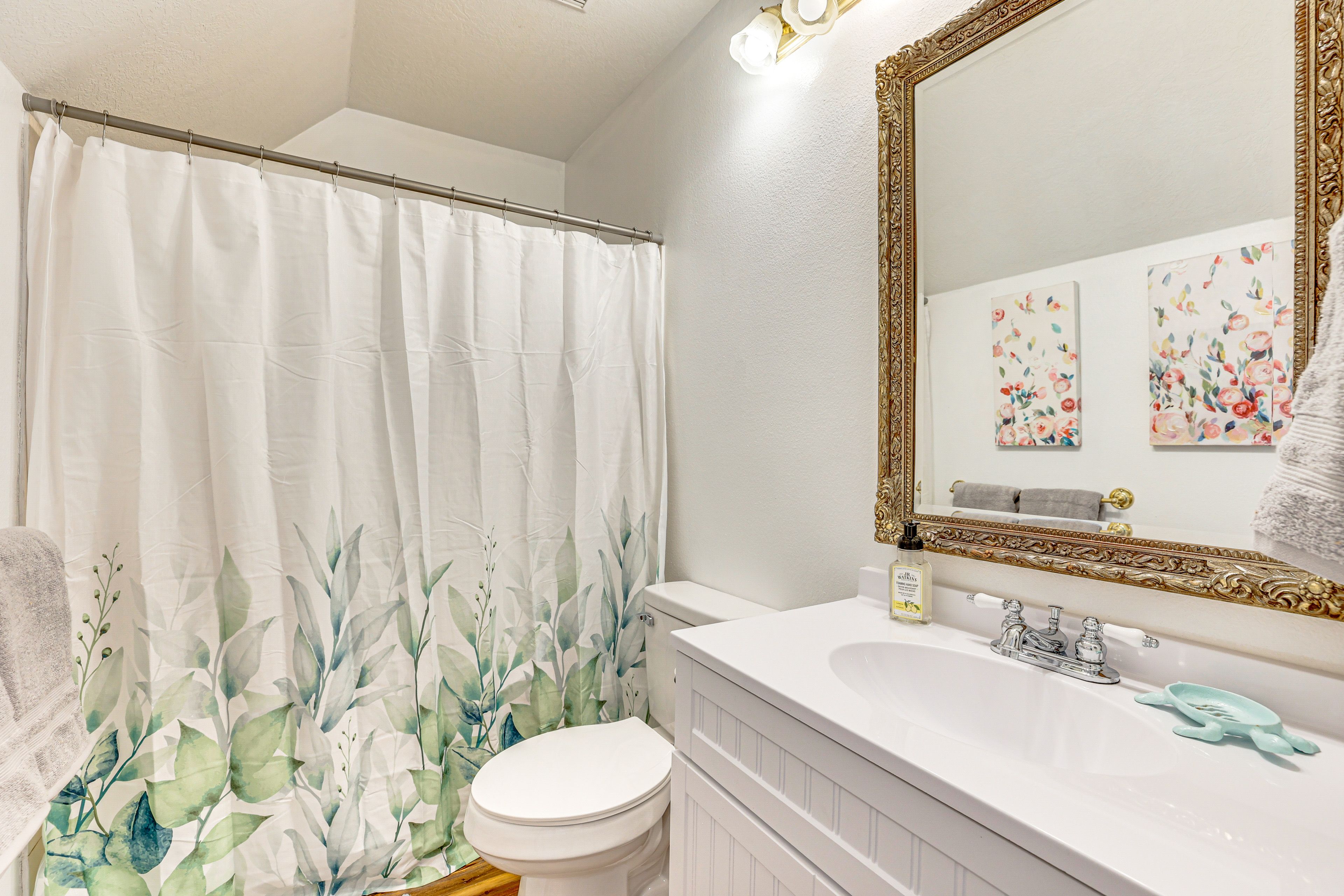 En-Suite Bathroom | Main House | 2nd Floor