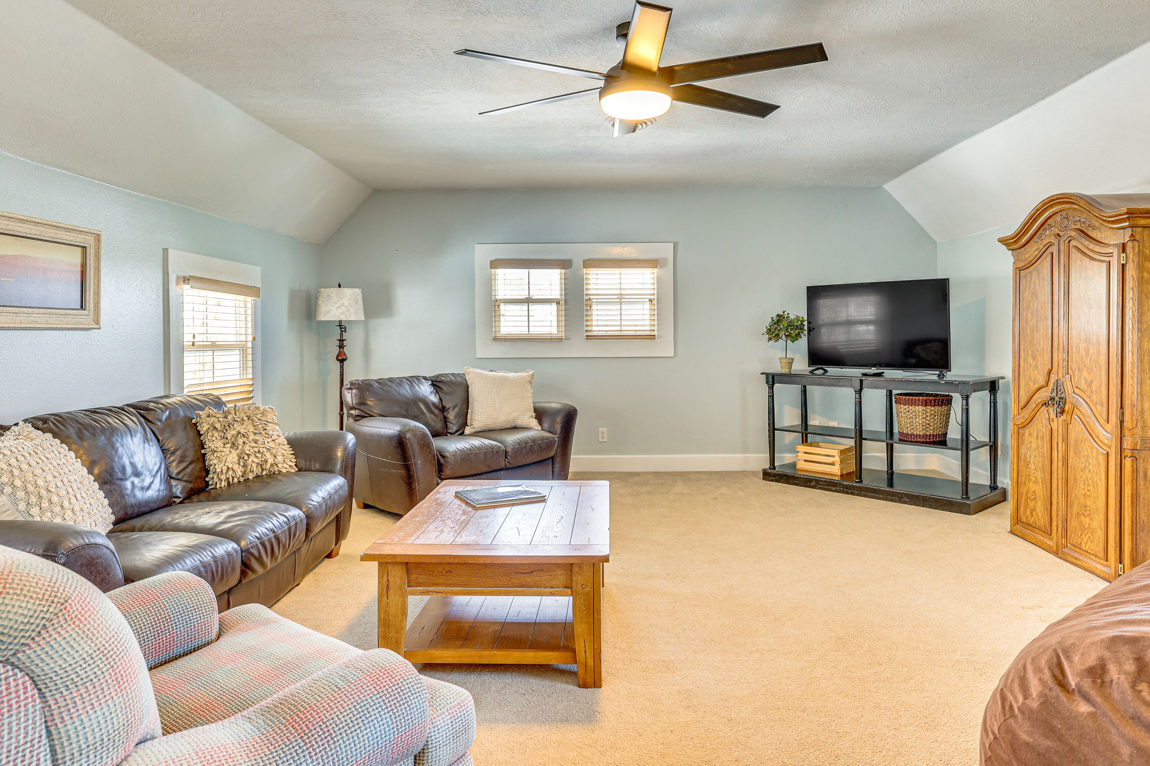 Bonus Room | 2 Twin Floor Mattresses | Main House | 2nd Floor