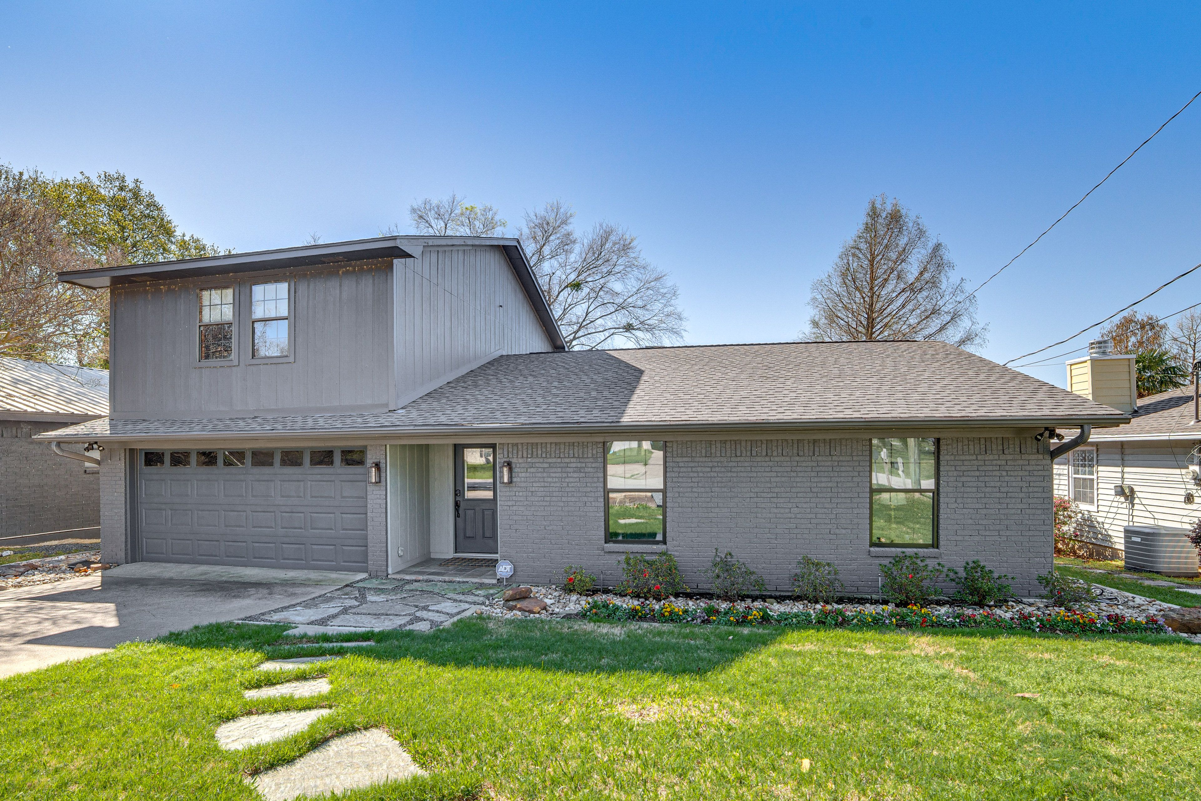 Parking | Driveway (4 Vehicles) | Boat/Trailer Parking Allowed