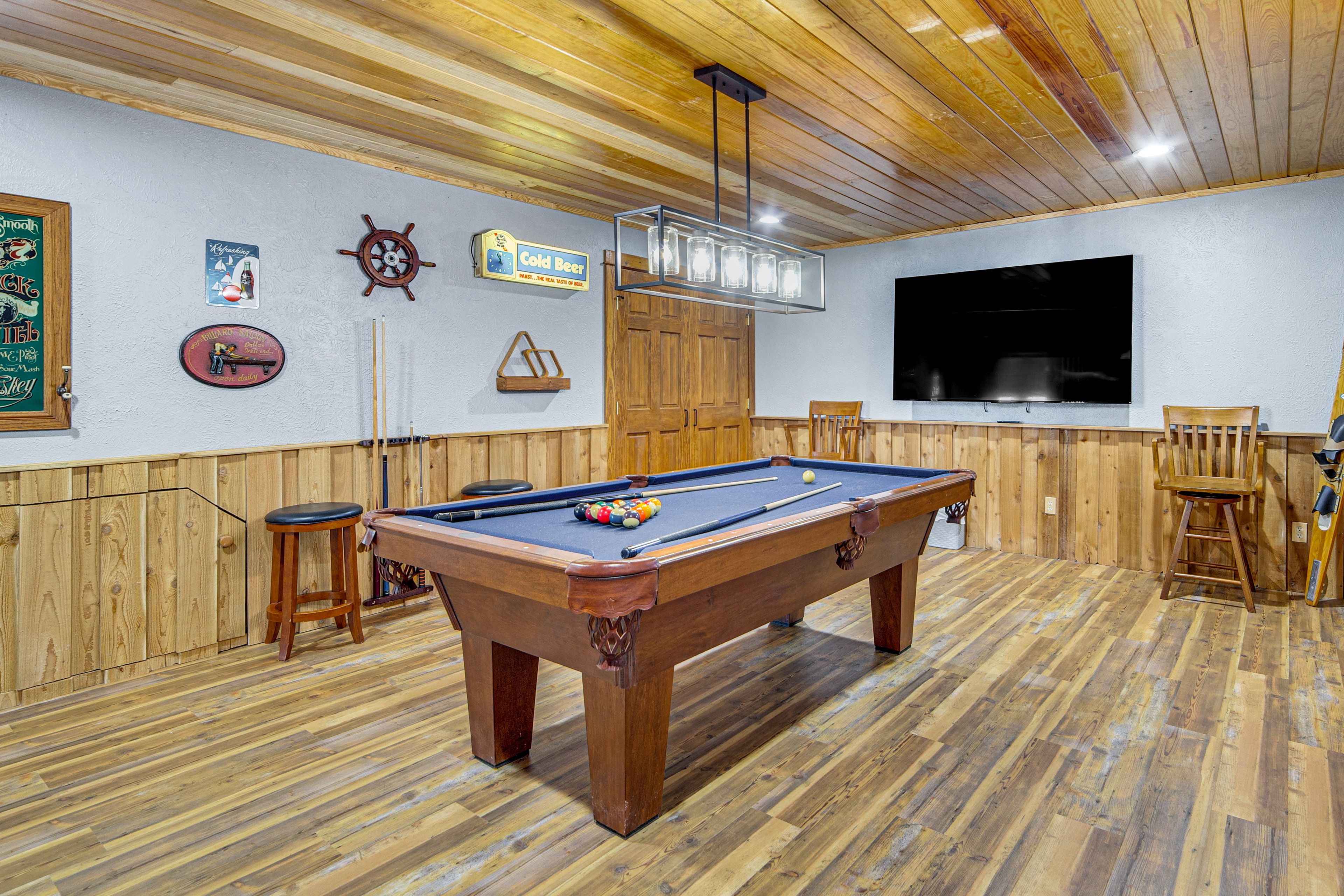 Game Room | Pool Table | Dartboard | Smart TV