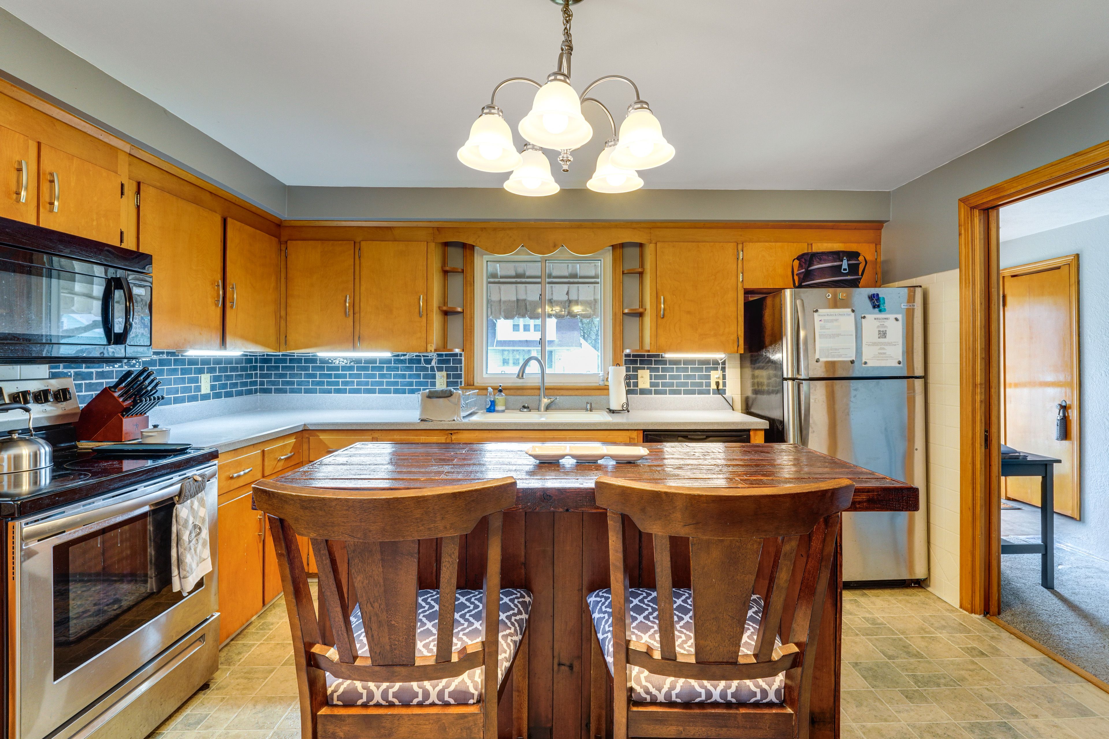 Full Kitchen | Keurig & Drip Coffee Makers