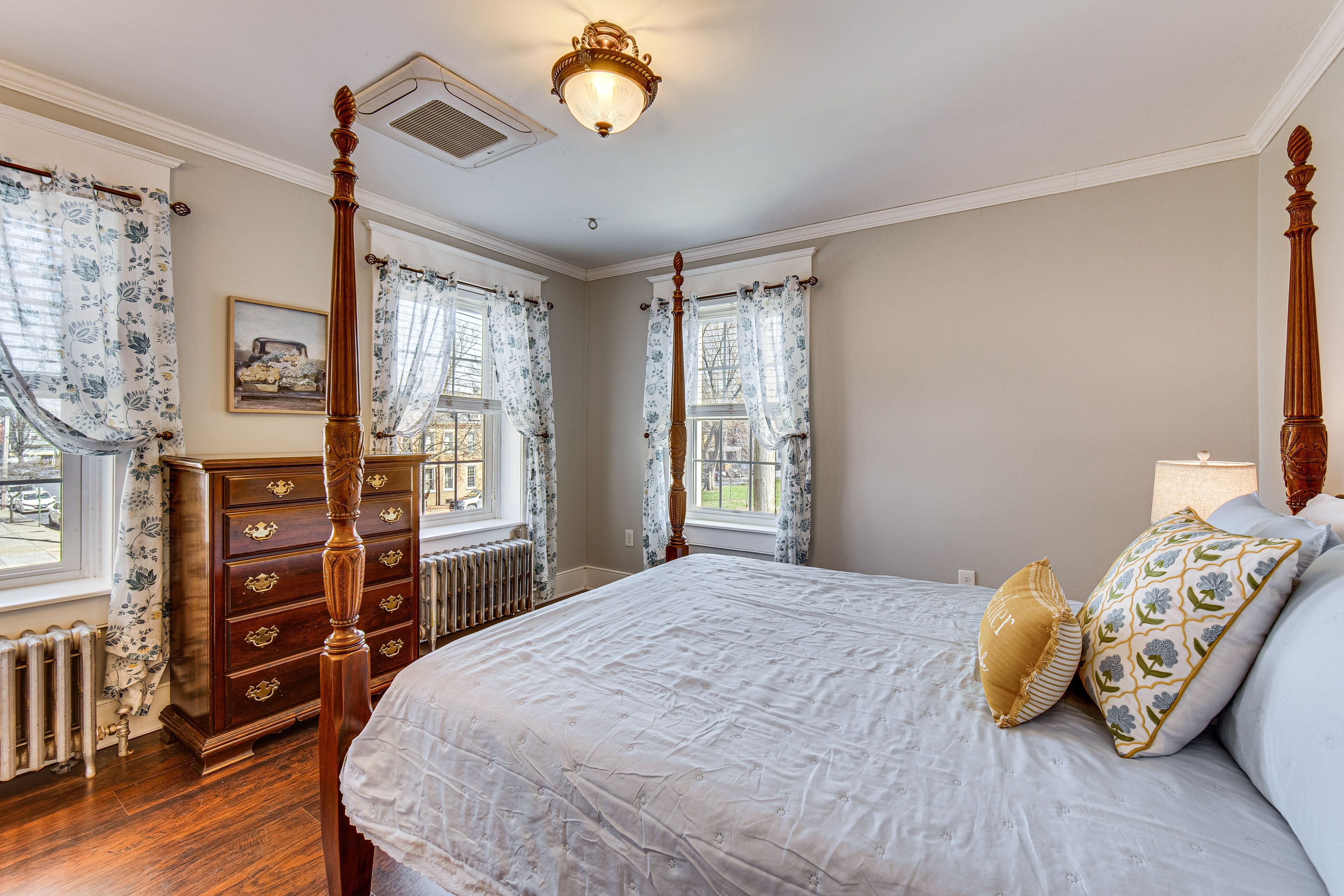 Bedroom 2 | 2nd Floor | Queen Bed