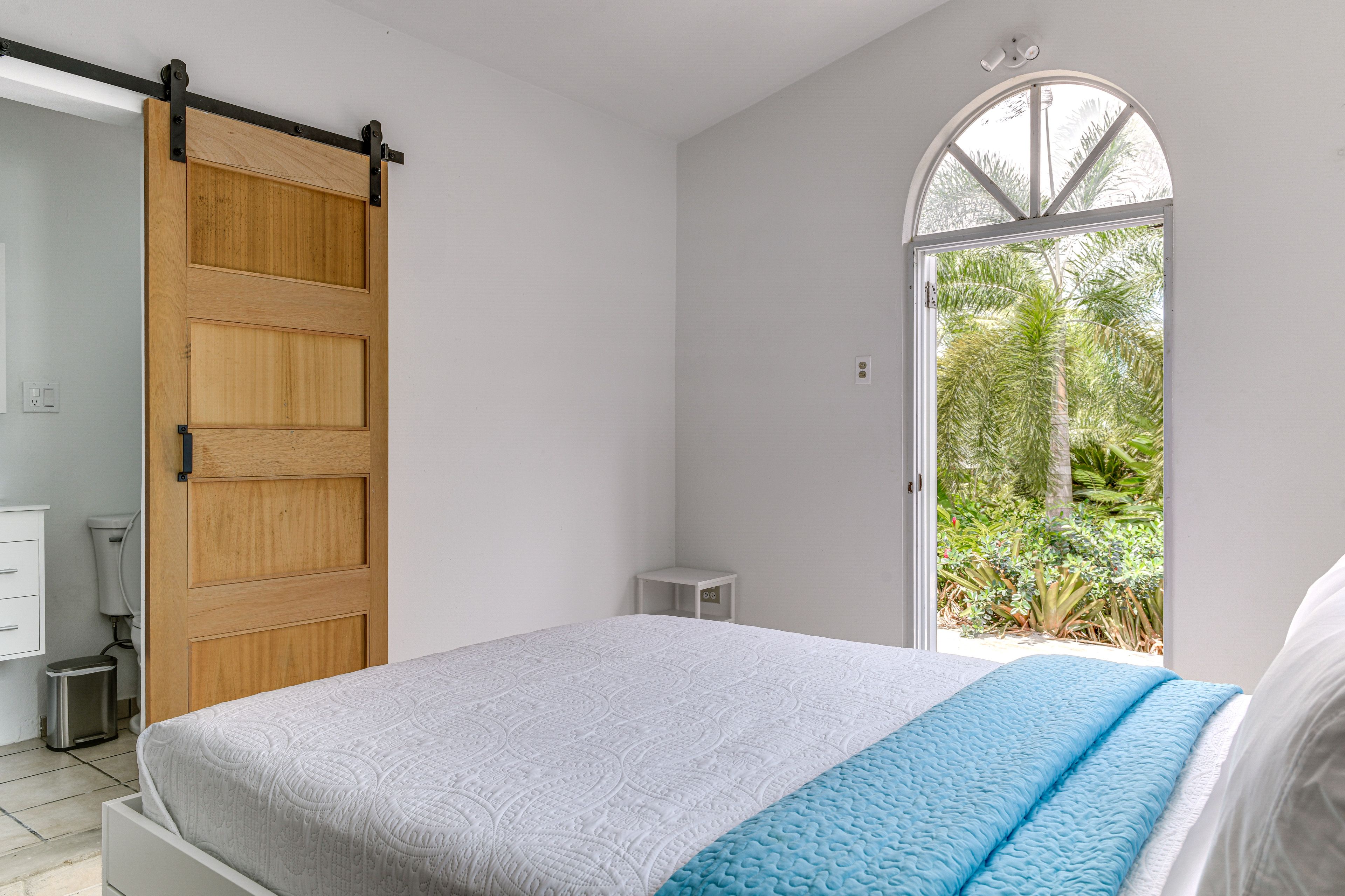 Bedroom | Queen Bed
