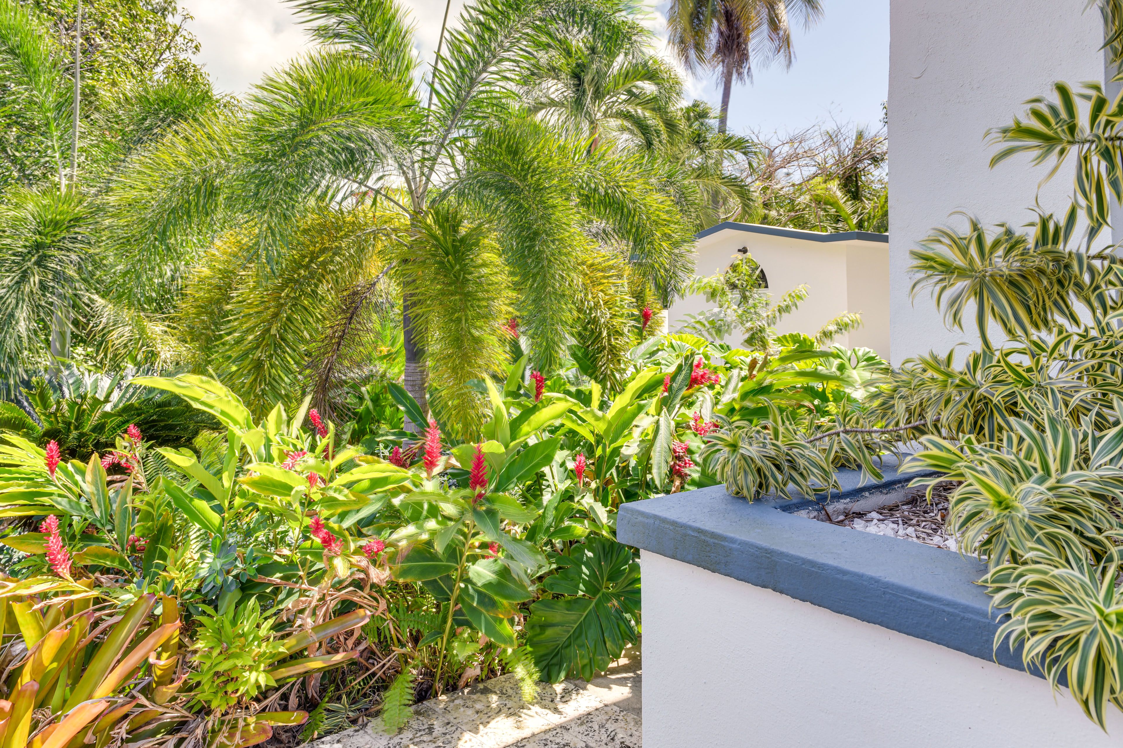 Property Exterior | Single-Story Apartment