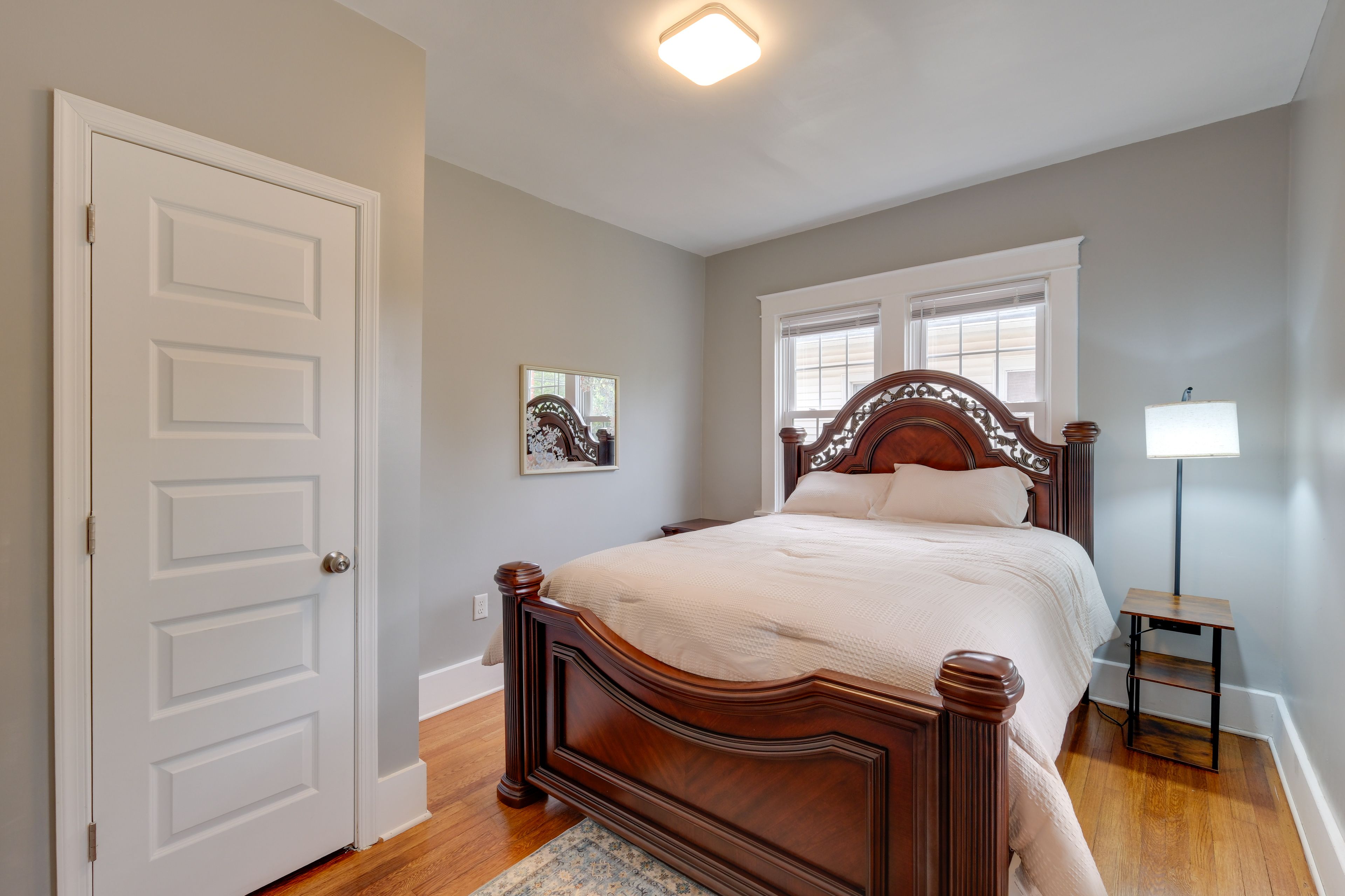 Bedroom 1 | Queen Bed | 1st Floor