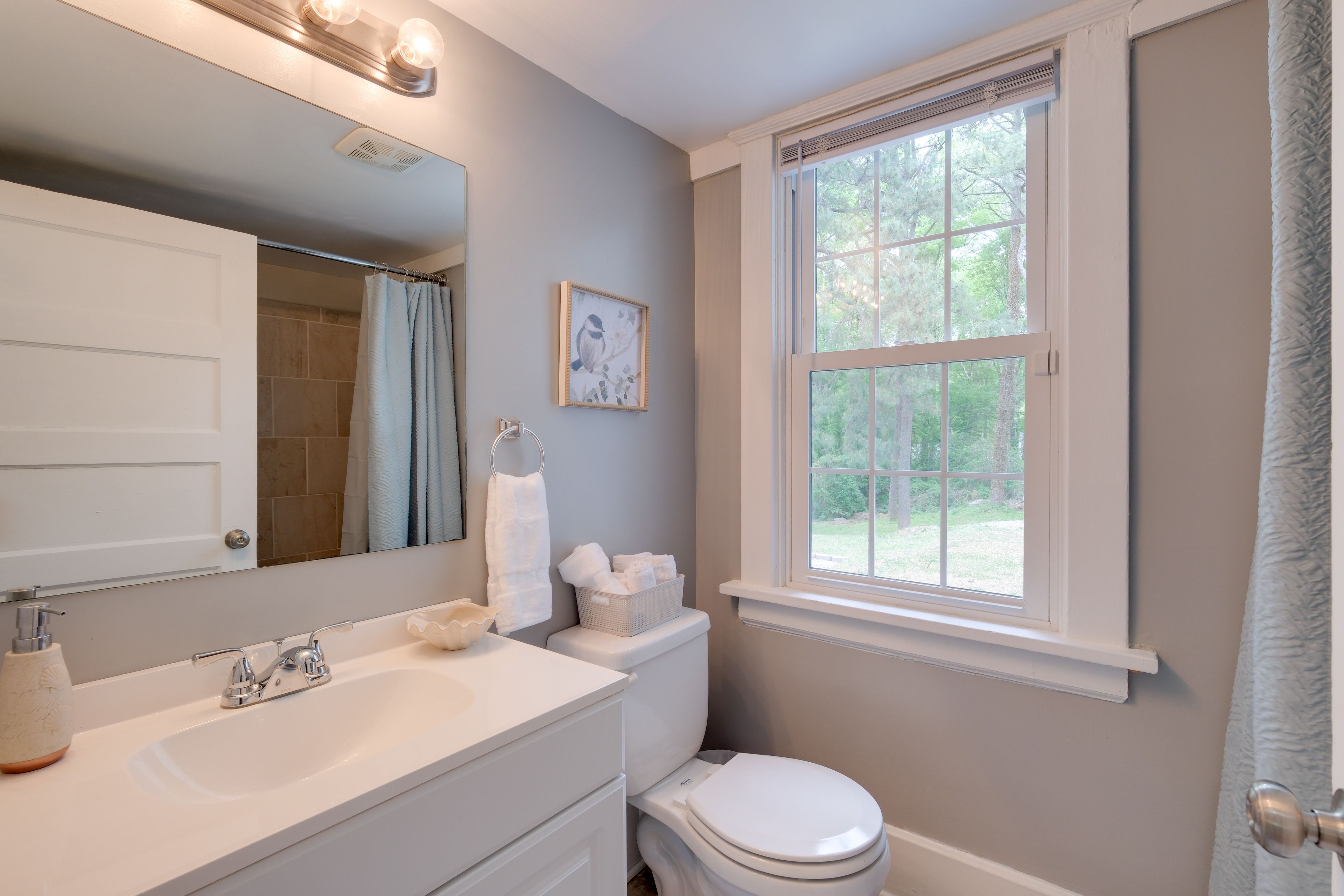 Full Bathroom | 1st Floor