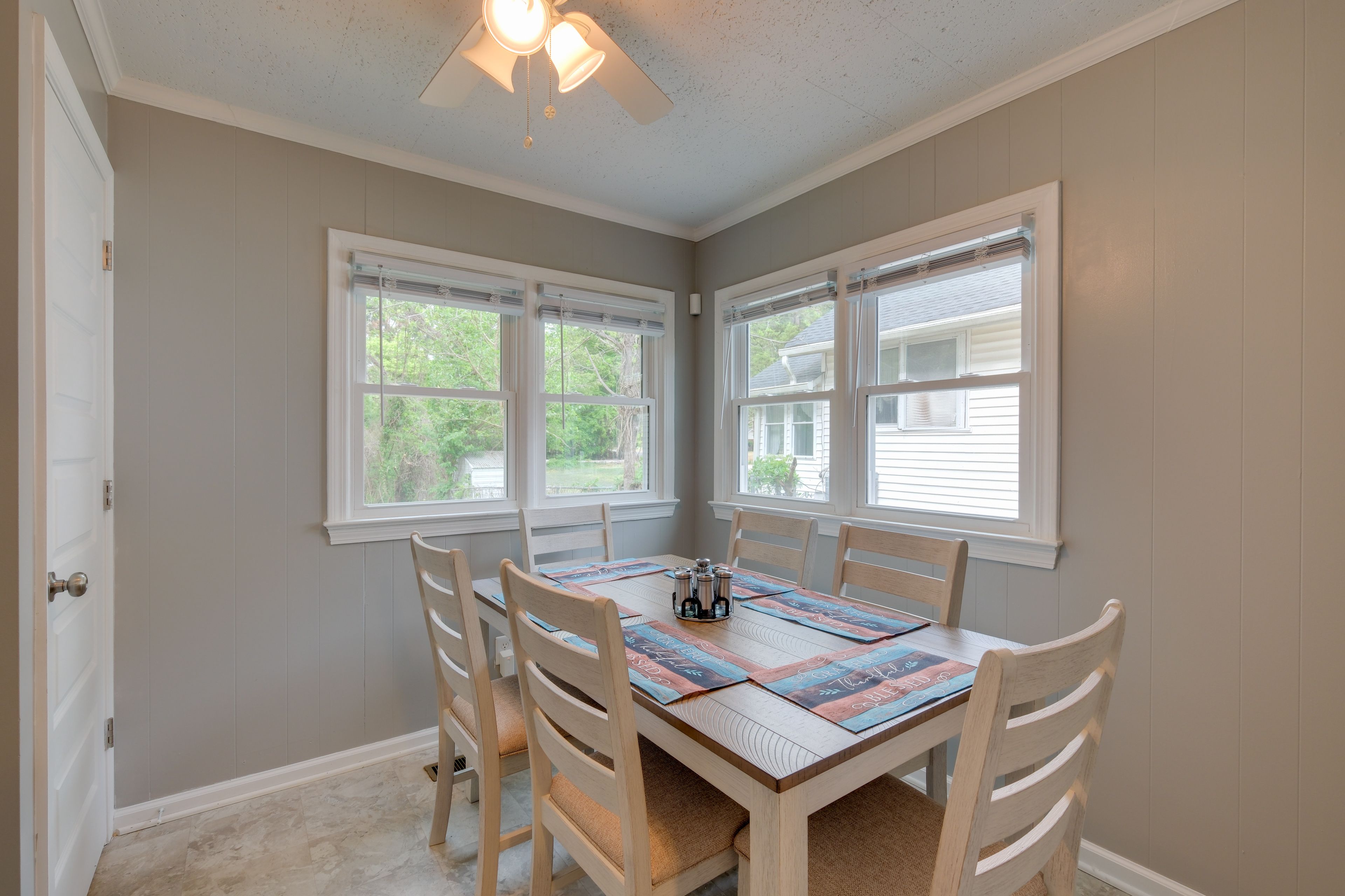 Dining Table | Dishware/Flatware