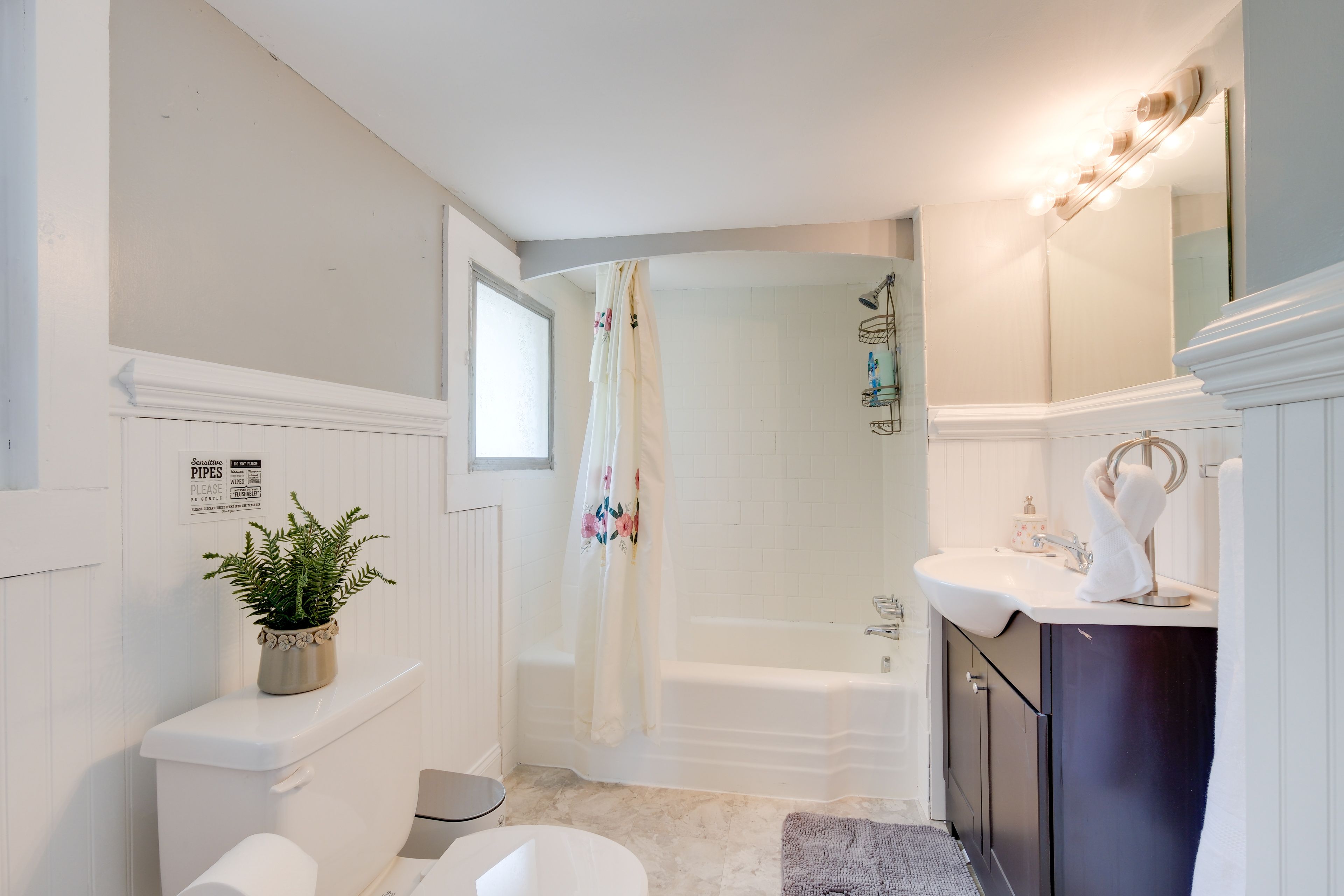 Full Bathroom | 2nd Floor