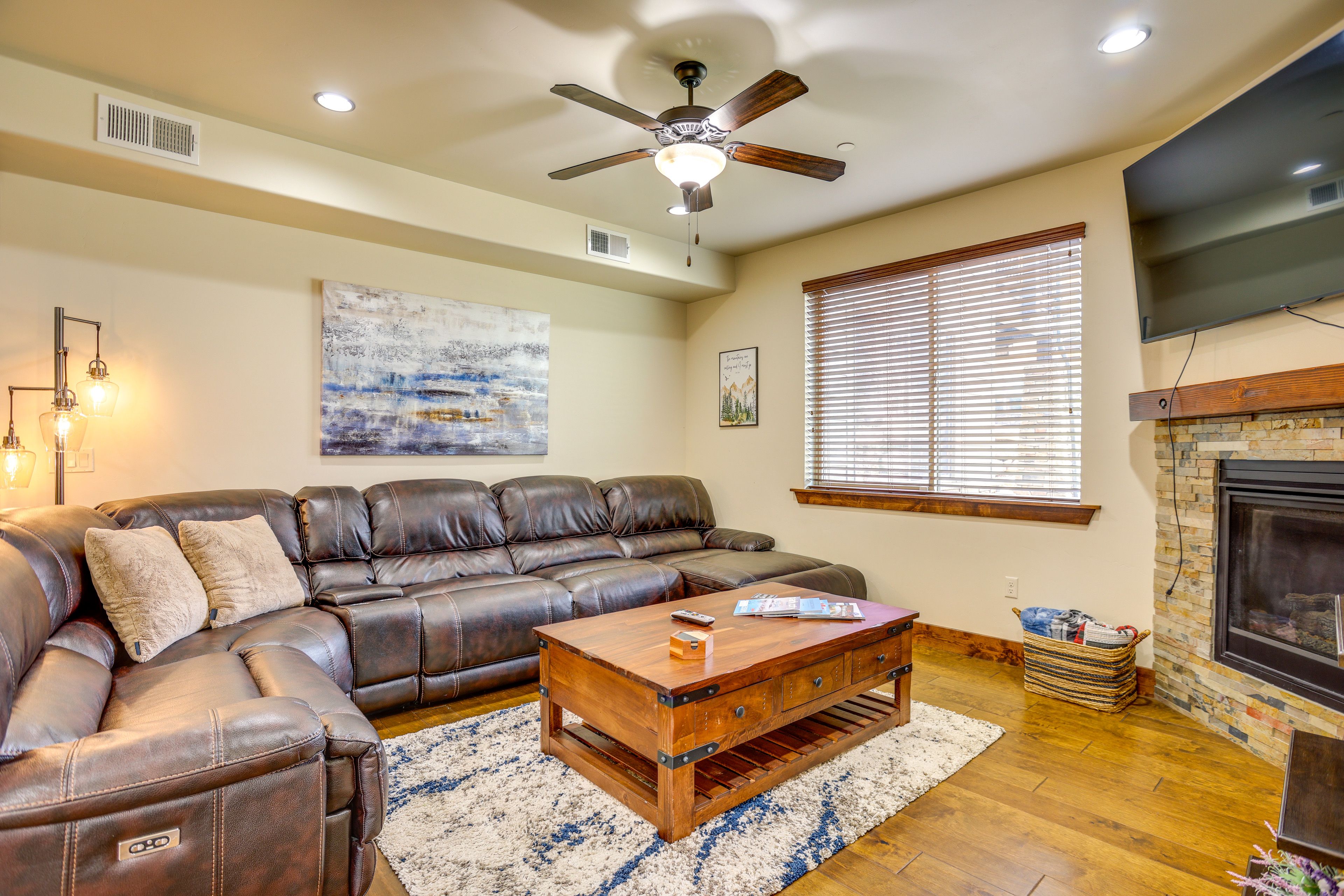 Living Room | Smart TV | Fireplace