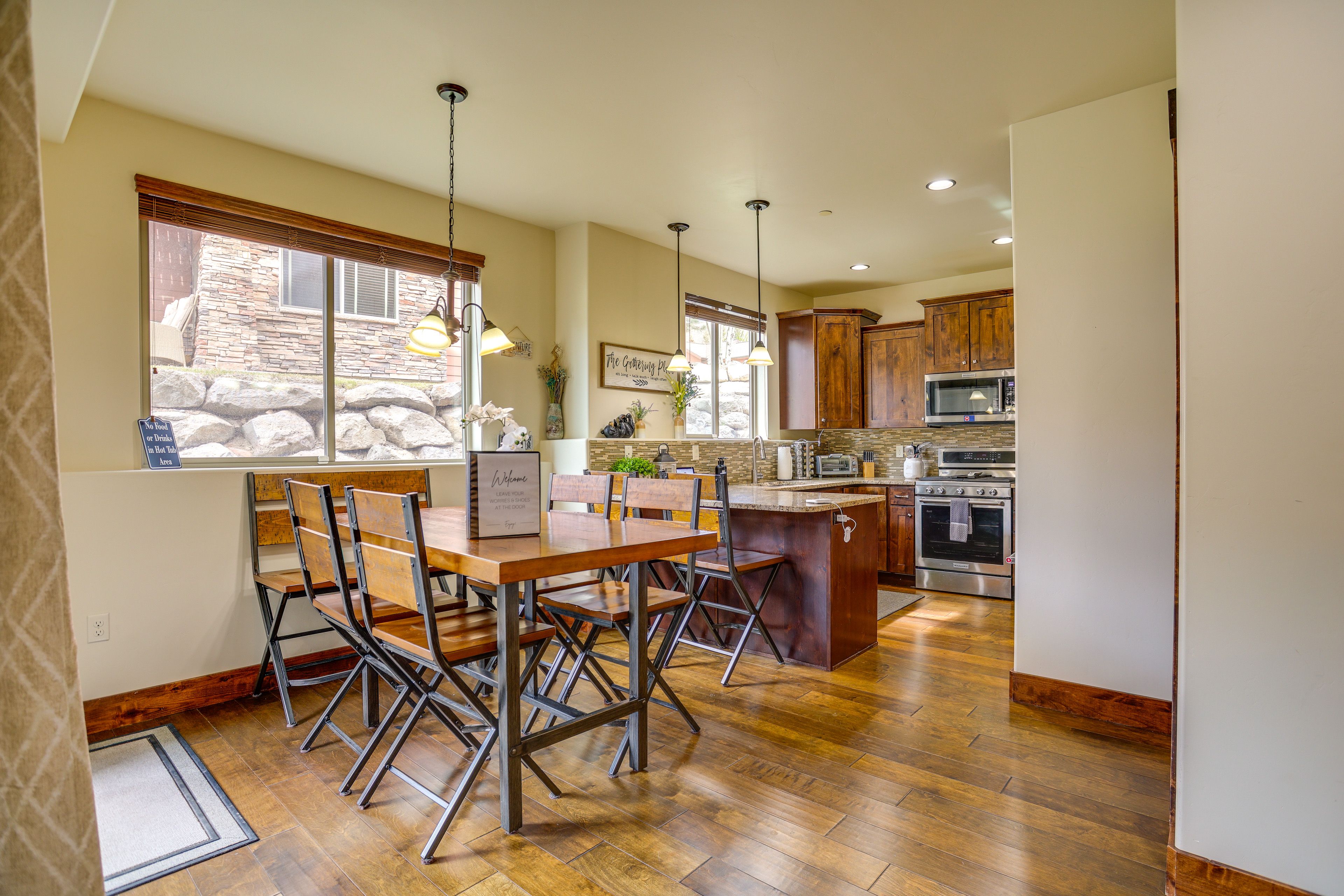 Kitchen | Dining Area