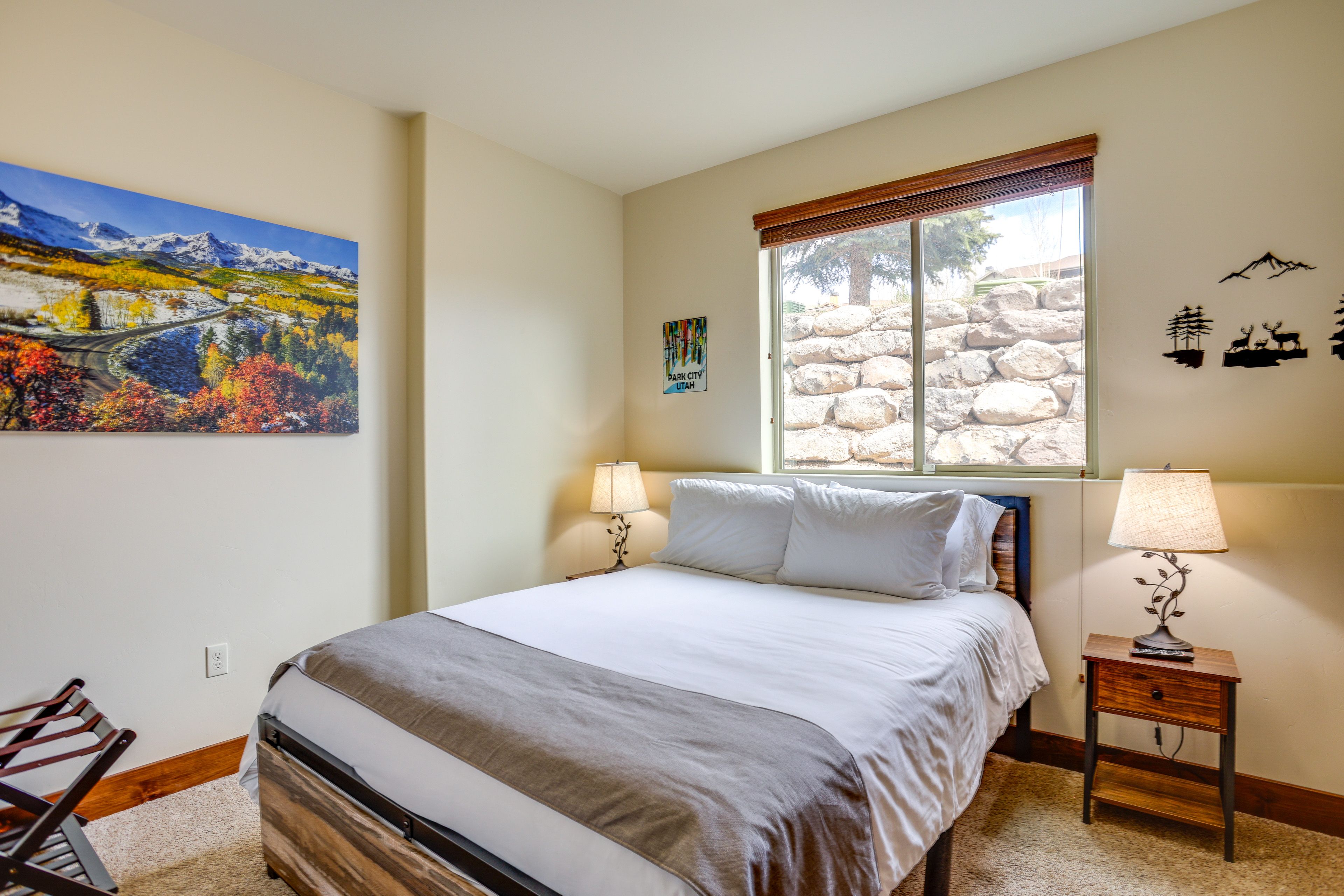 Bedroom 2 | Queen Bed | Smart TV