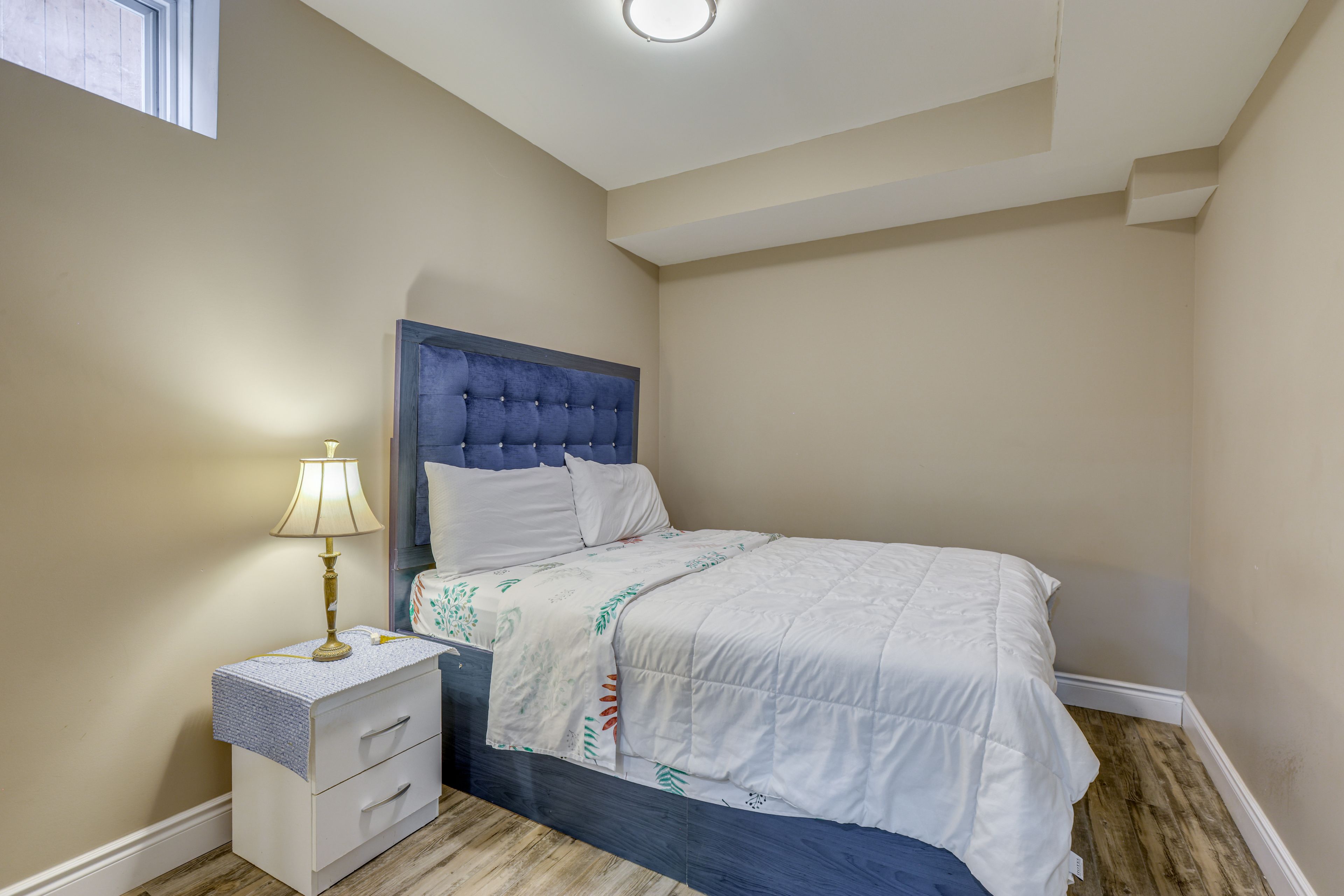 Bedroom 3 | Queen Bed