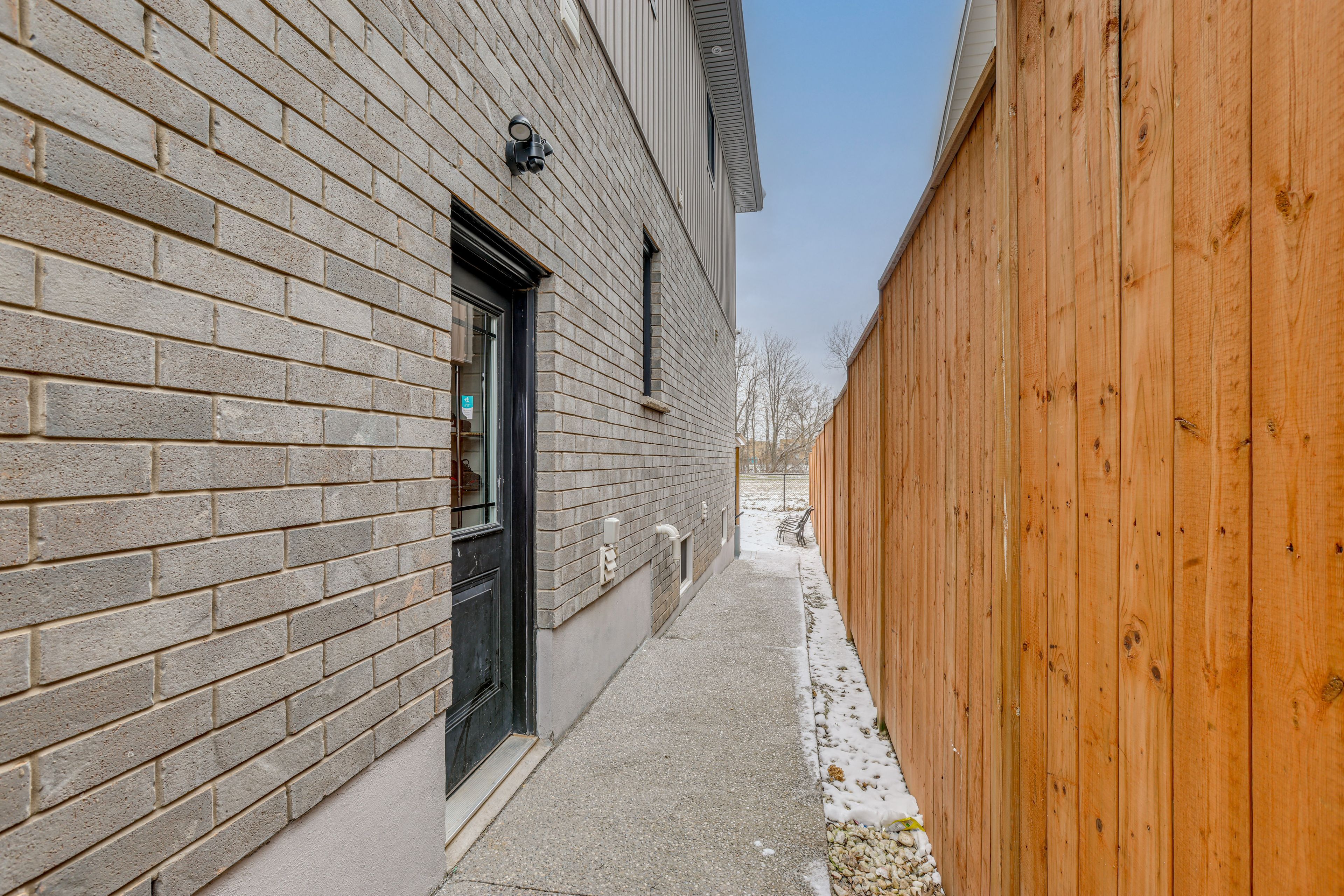 Property Exterior | Single-Level Apartment