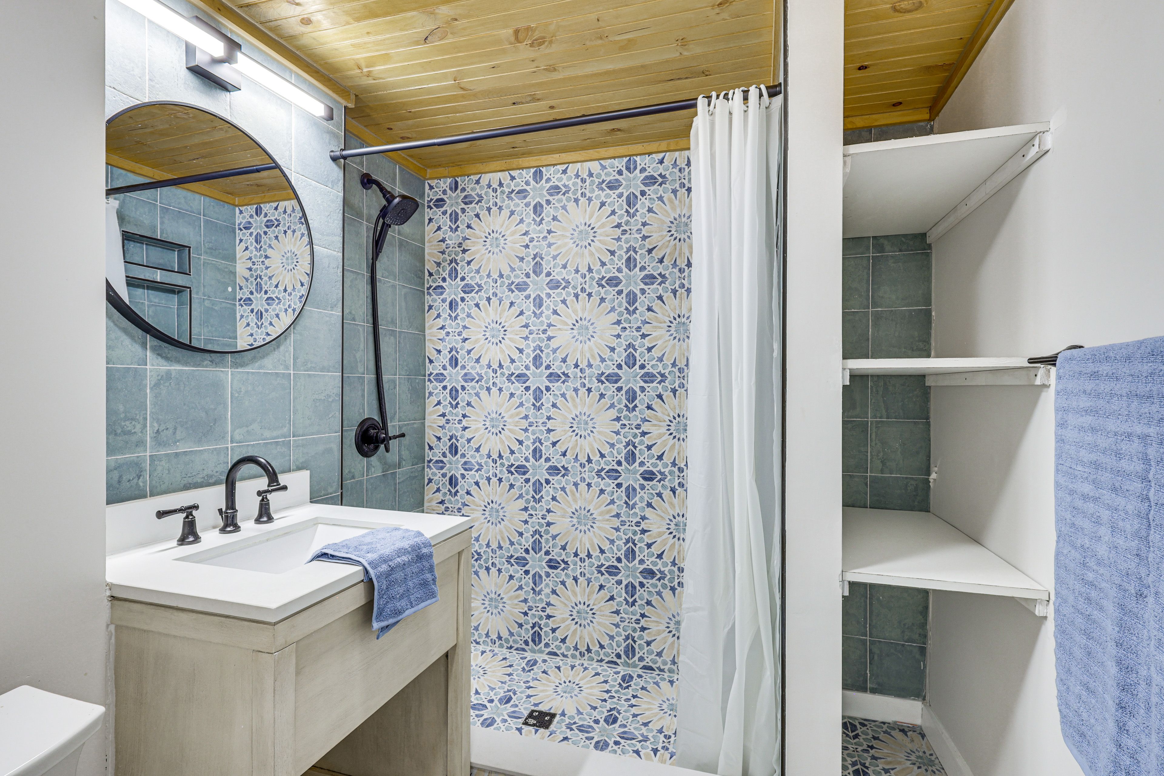 Full Bathroom