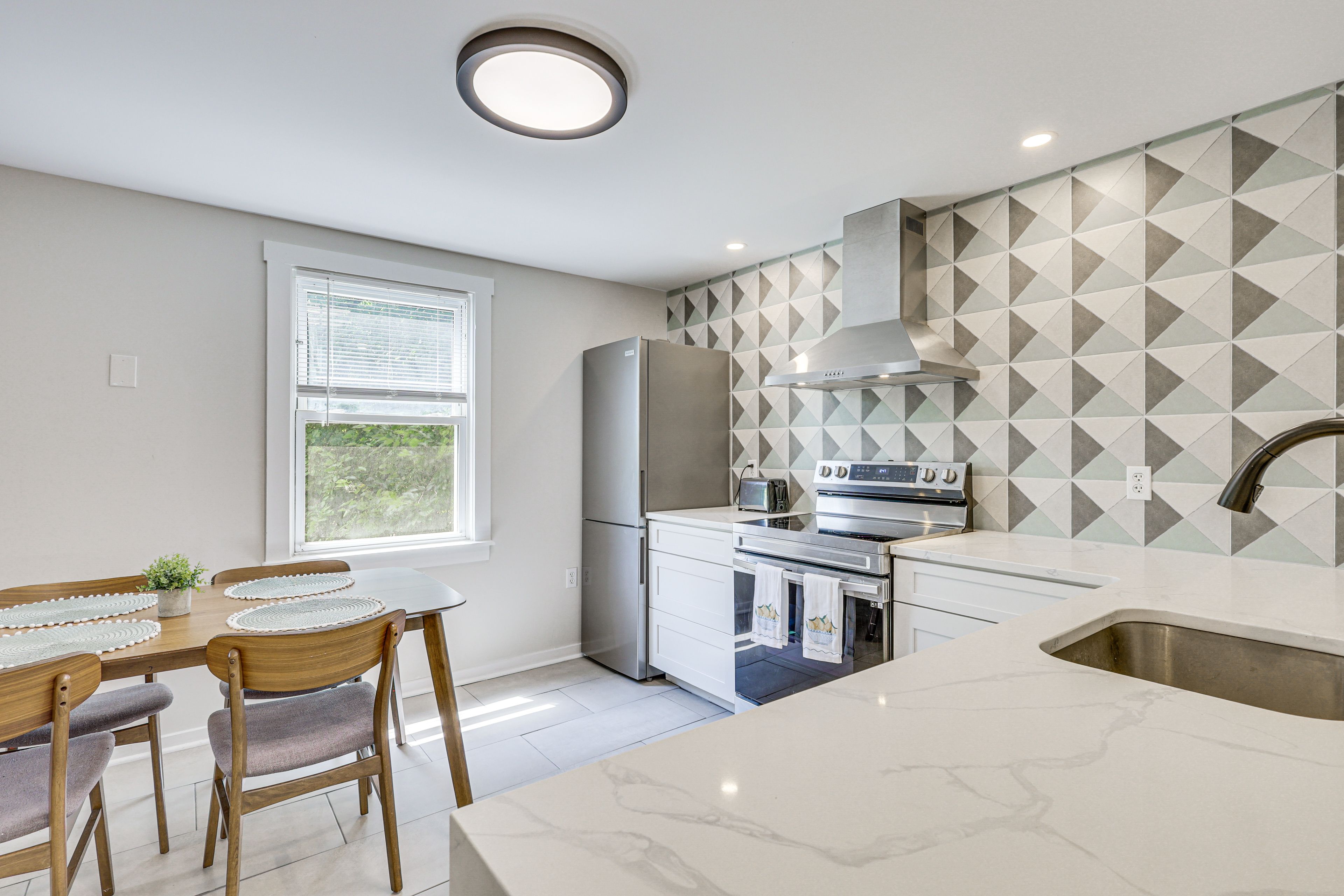 Eat-In Kitchen