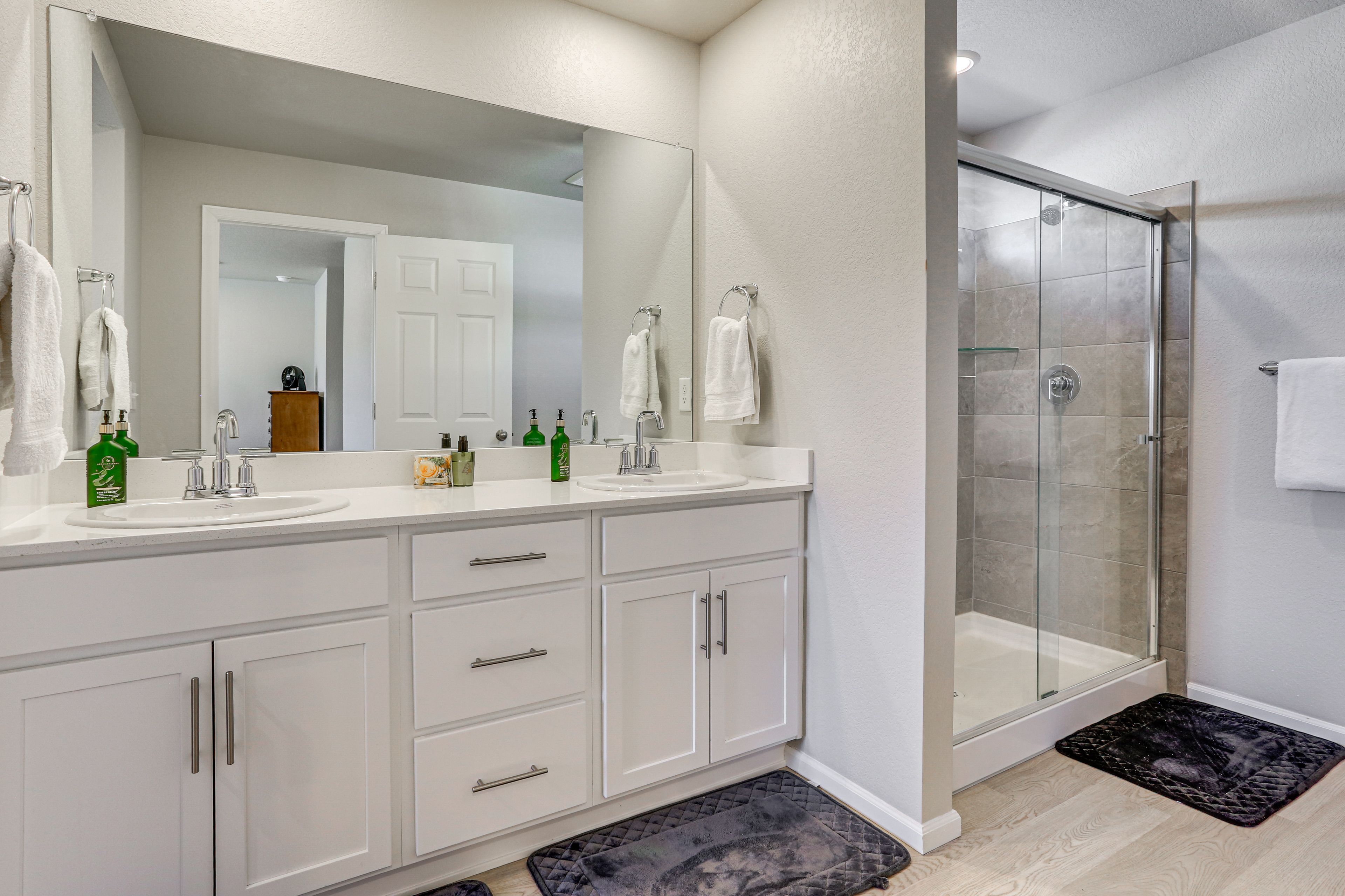 Full Bathroom | 2nd Floor