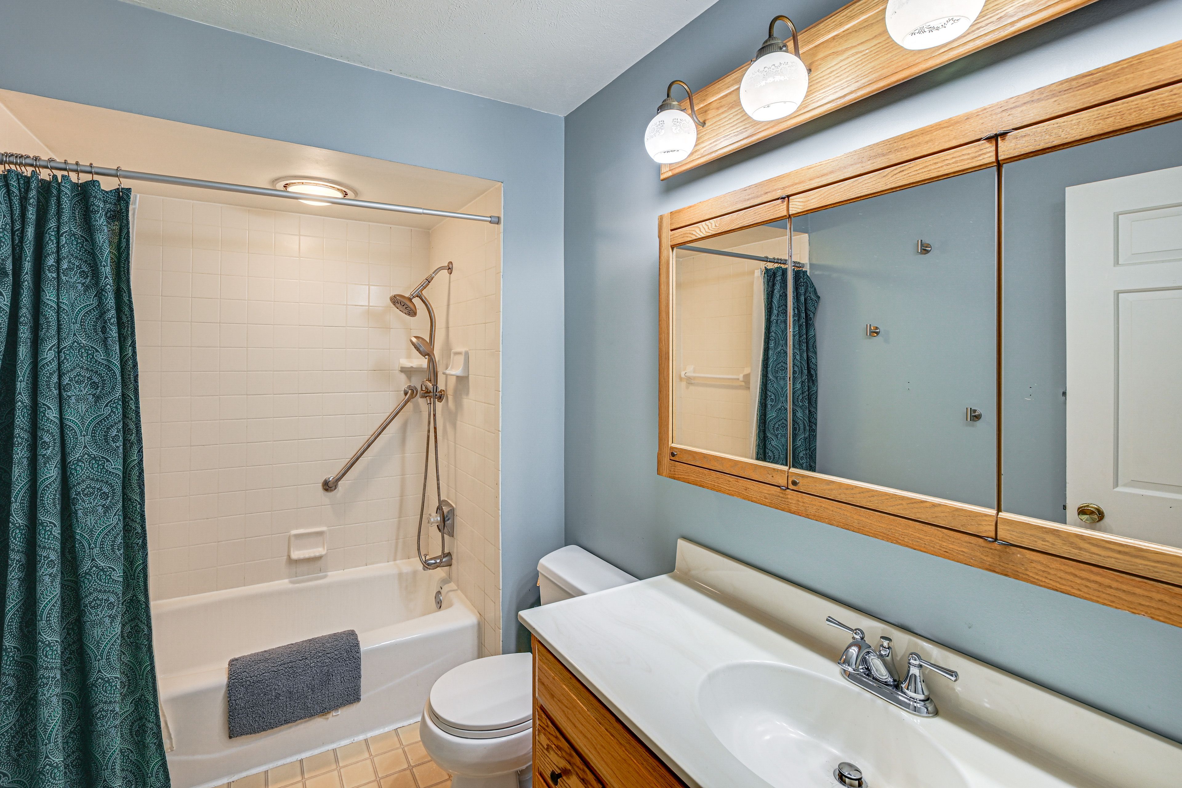 Bathroom | 2nd Floor