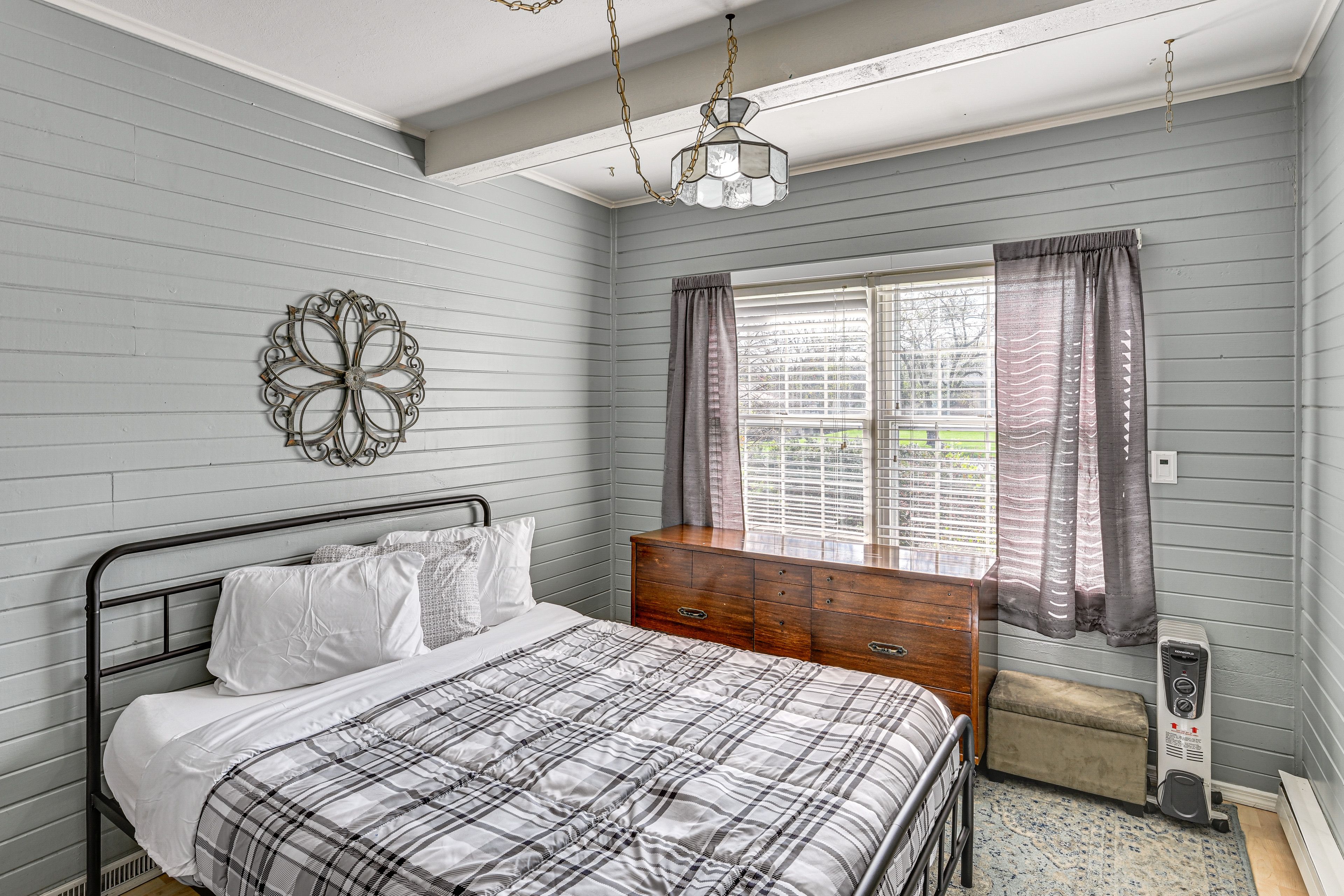 Bedroom 6 | Queen Bed | 1st Floor