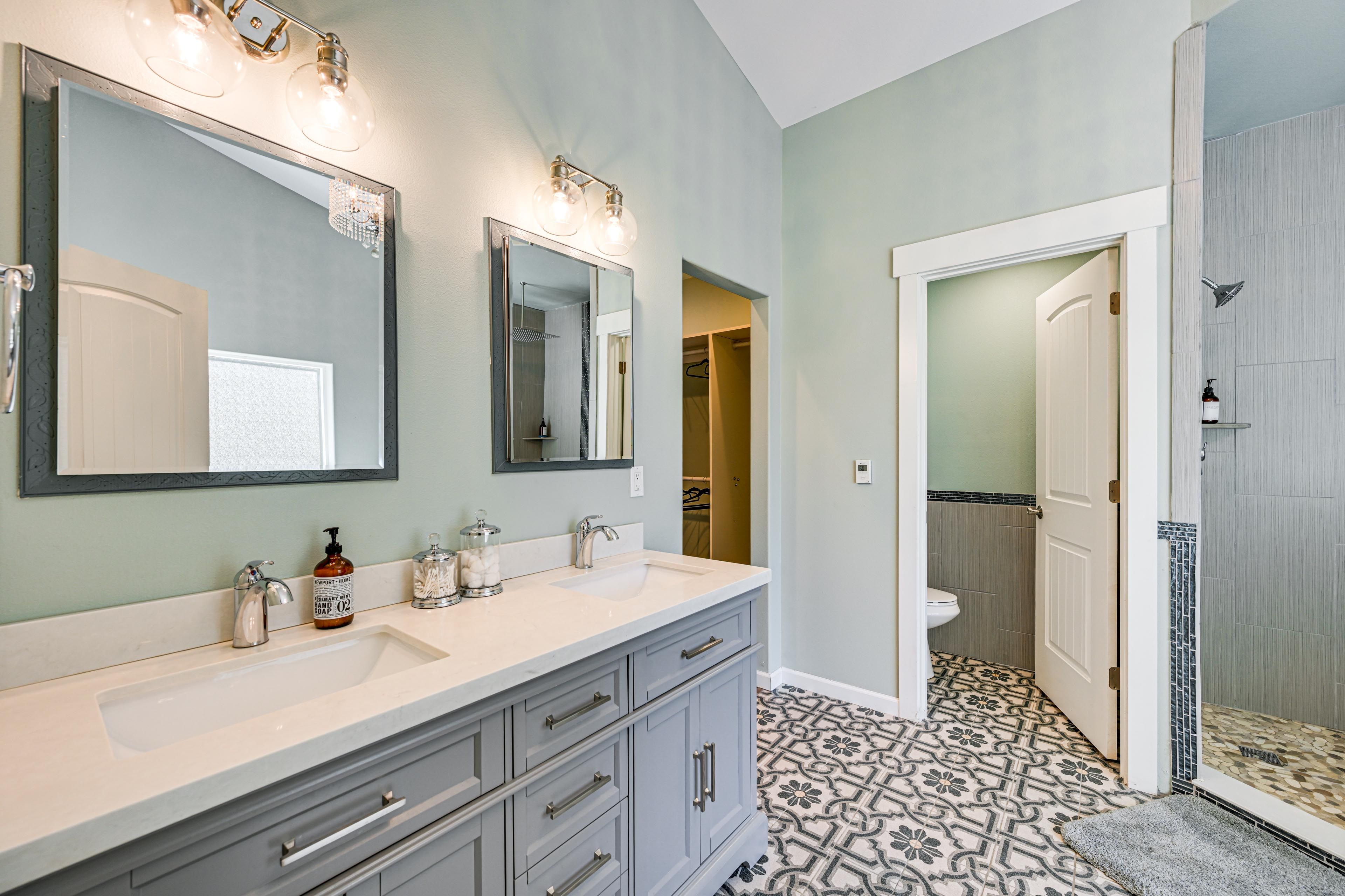 Full Bathroom | 1st Floor