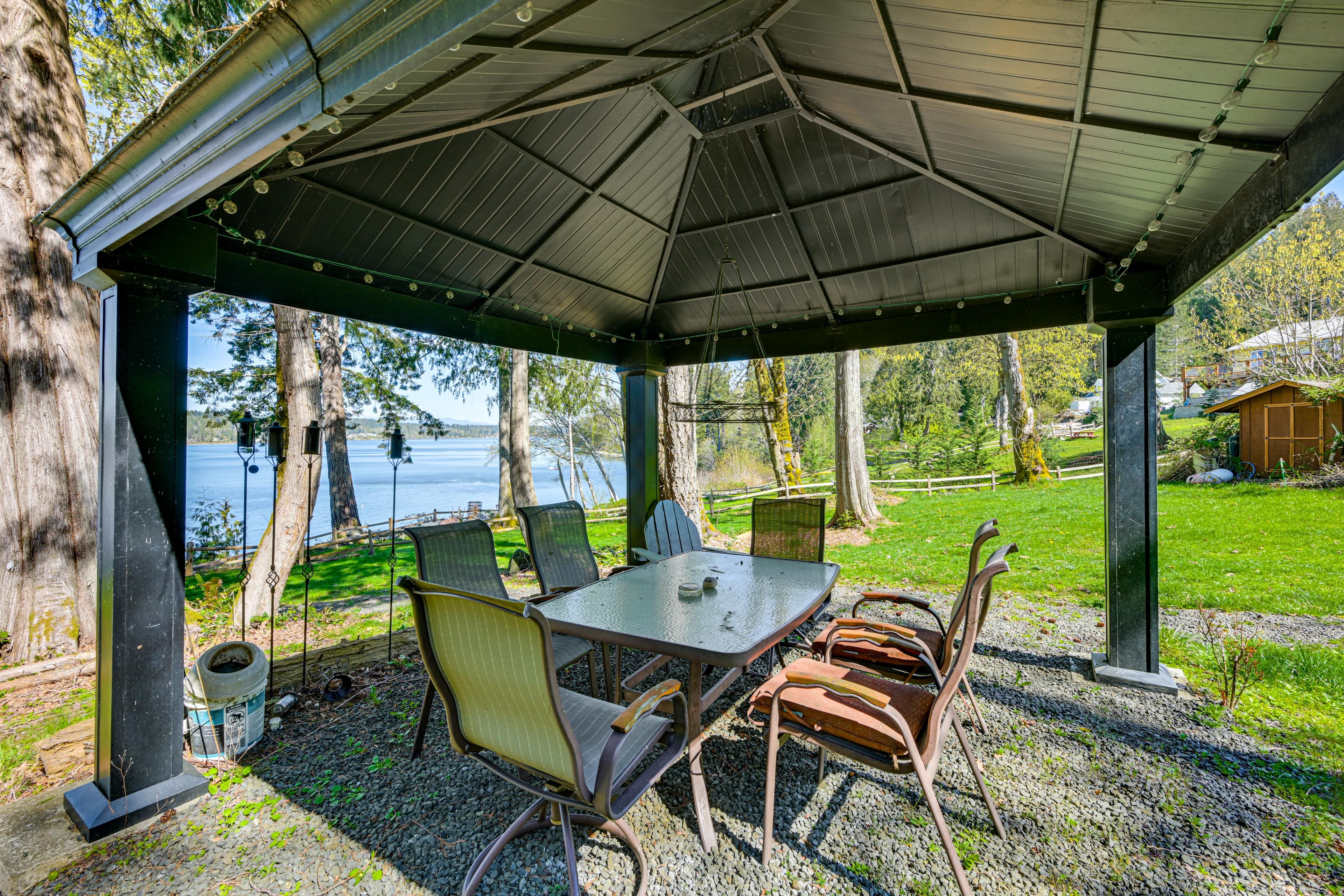 Shelton Vacation Rental | 3BR | 3BA | 2,400 Sq Ft