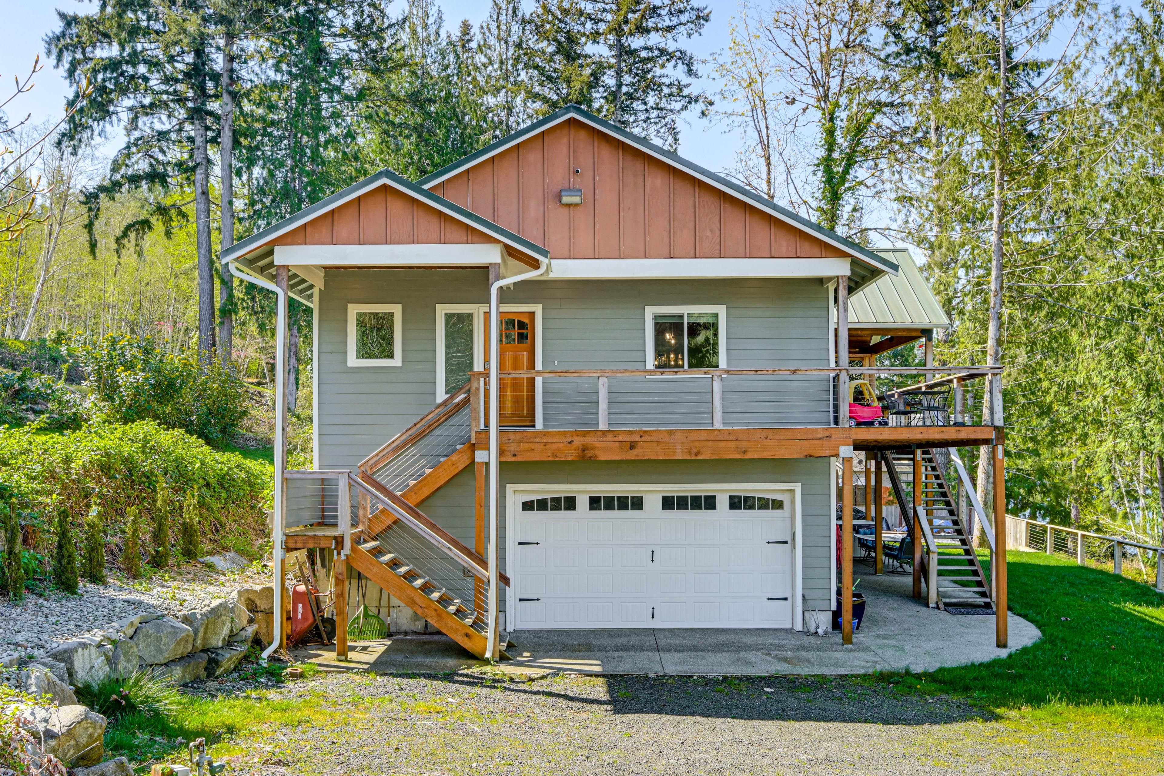 Exterior | Parking | Driveway (6 Vehicles)