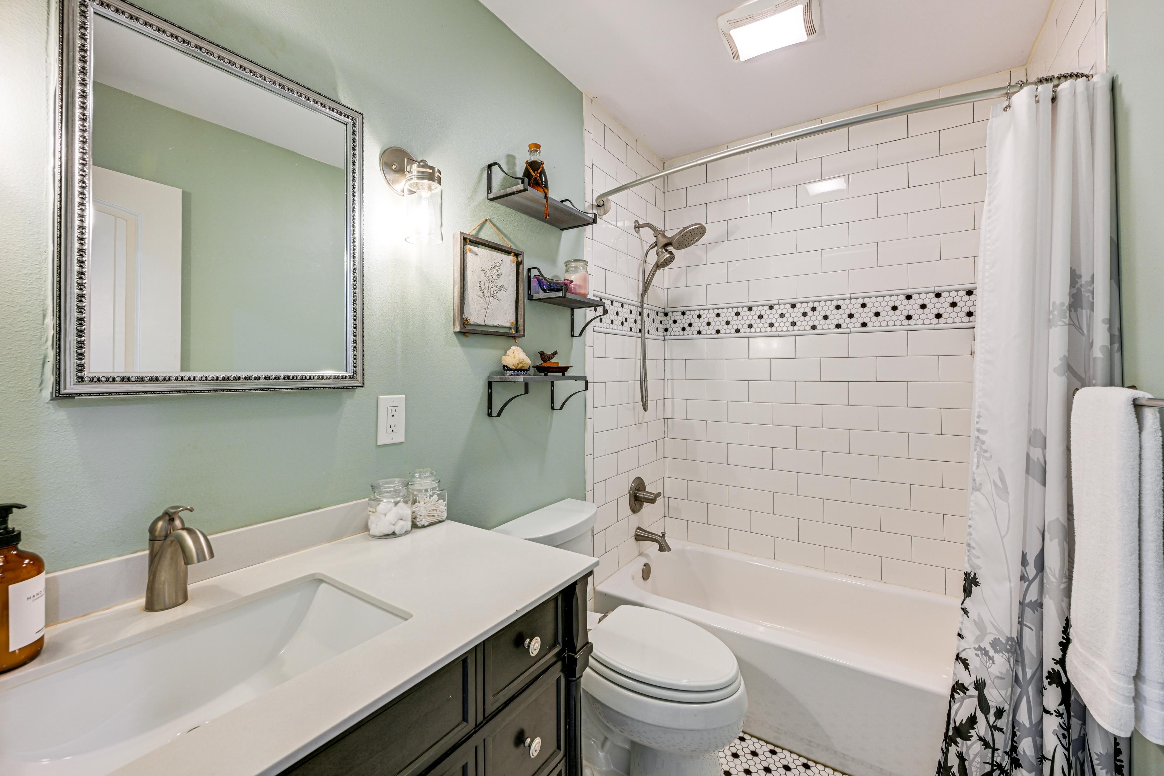 Full Bathroom | 1st Floor