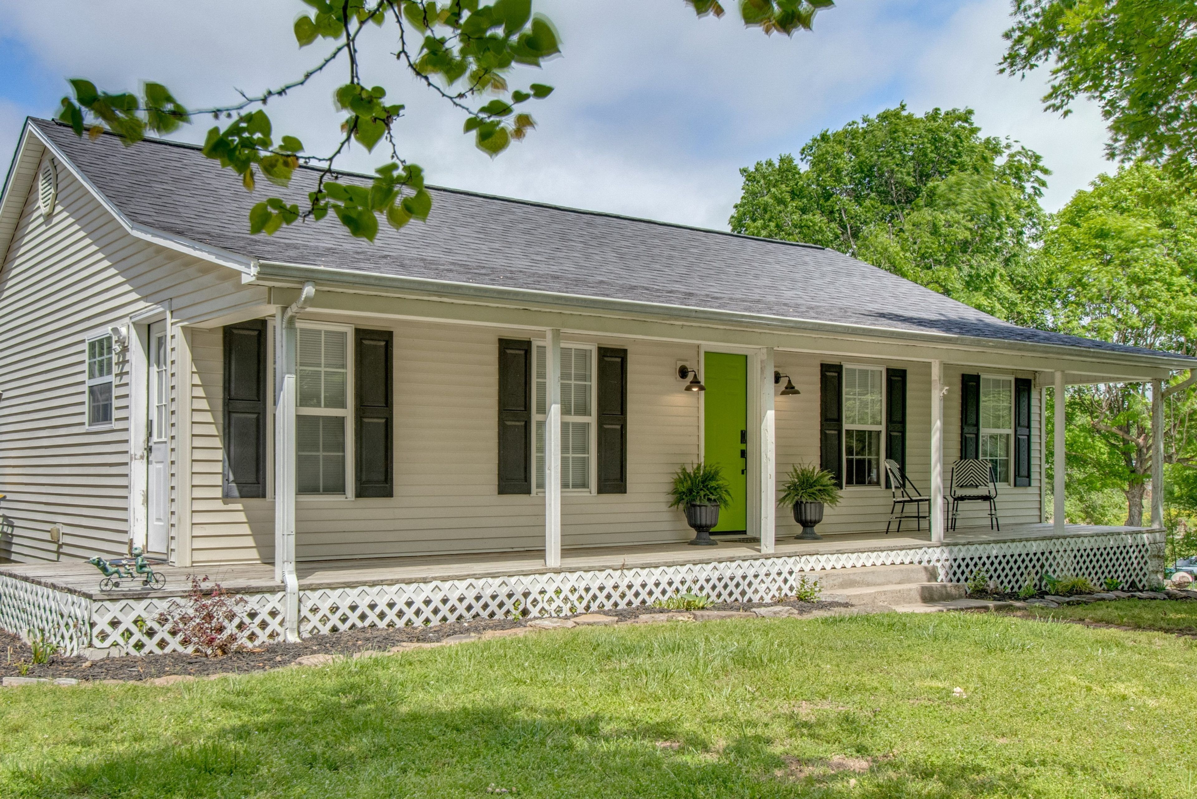 Harrison Vacation Rental | 2BR | 1BA | 1,100 Sq Ft | 5 Steps to Enter