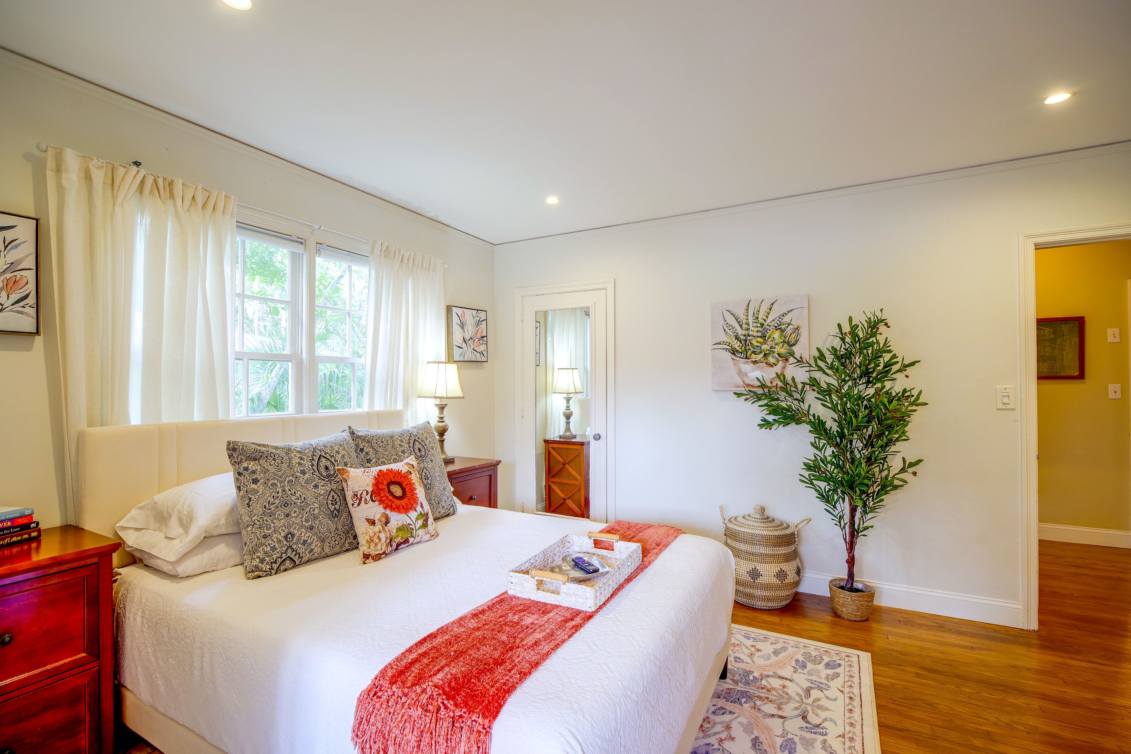 Bedroom 1 | King Bed