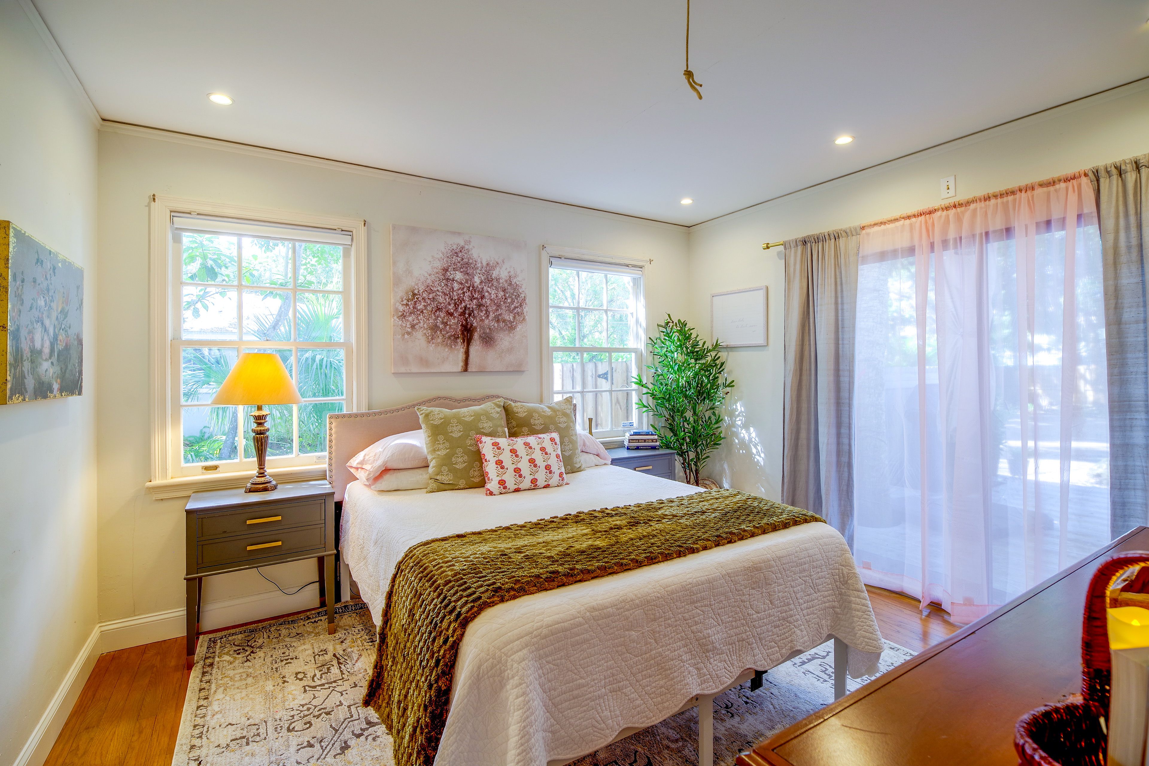 Bedroom 2 | Queen Bed
