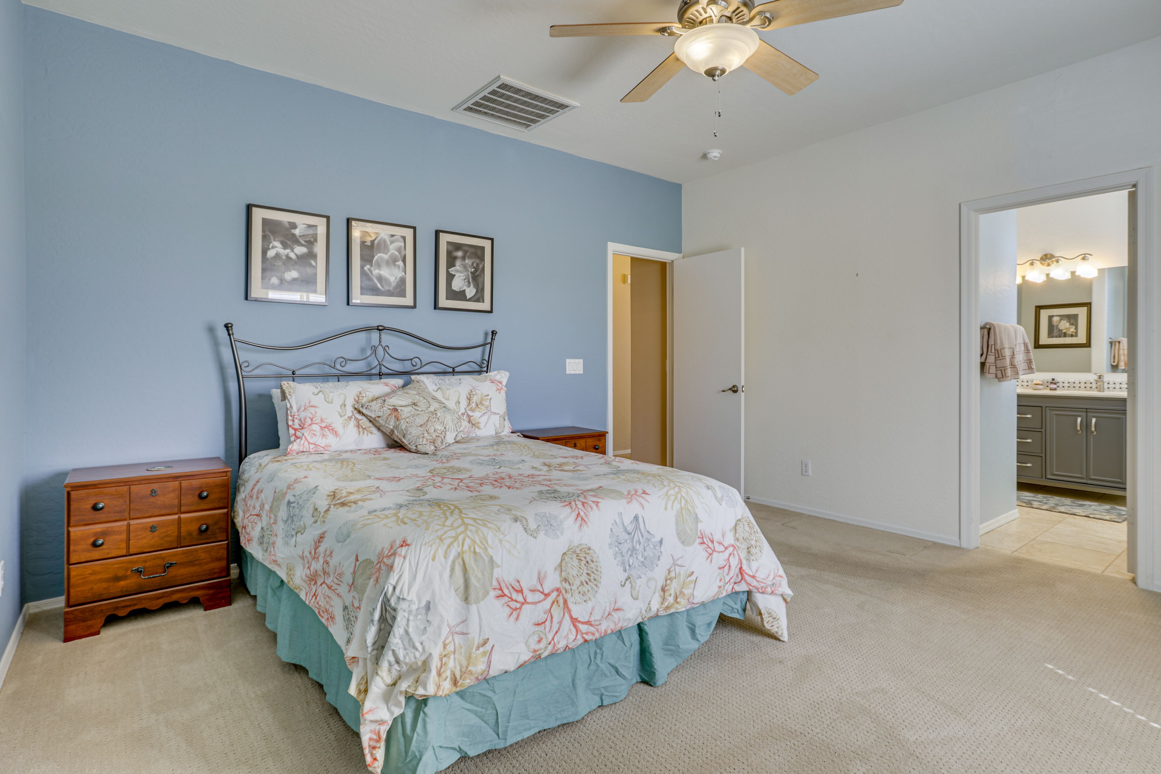 Bedroom 1 | Queen Bed