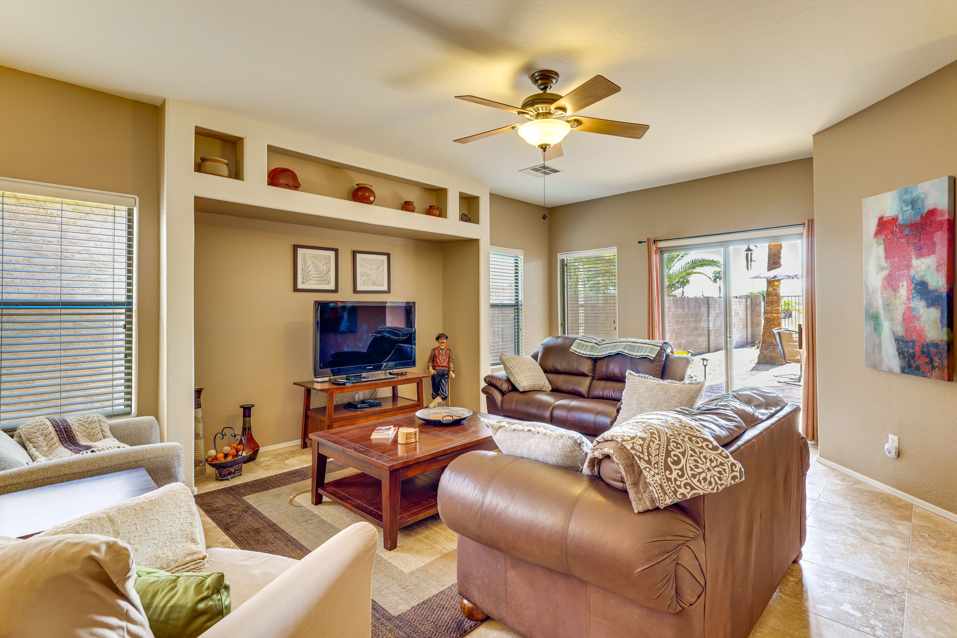 Living Room | Full Kitchen
