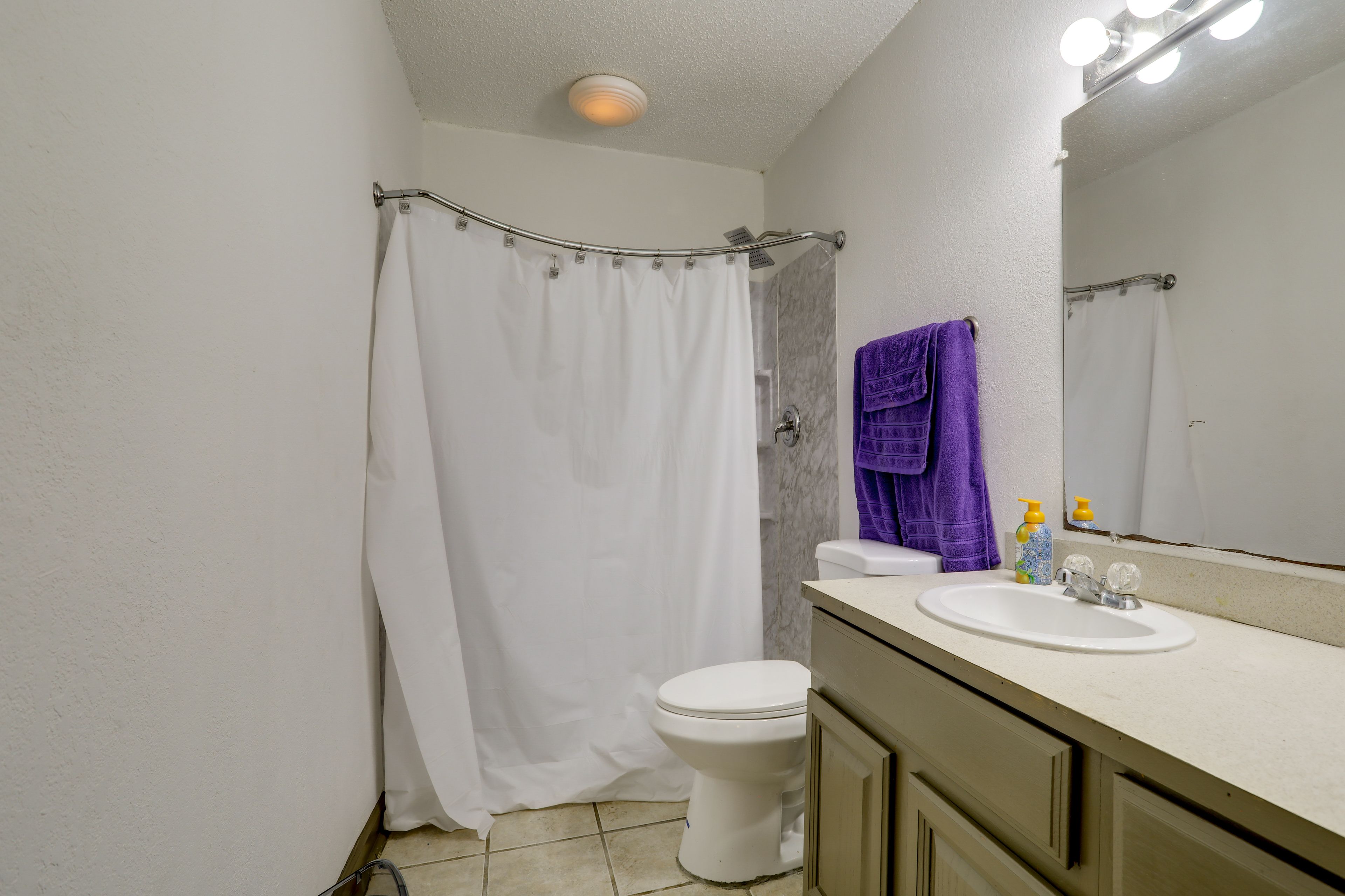 Full Bathroom