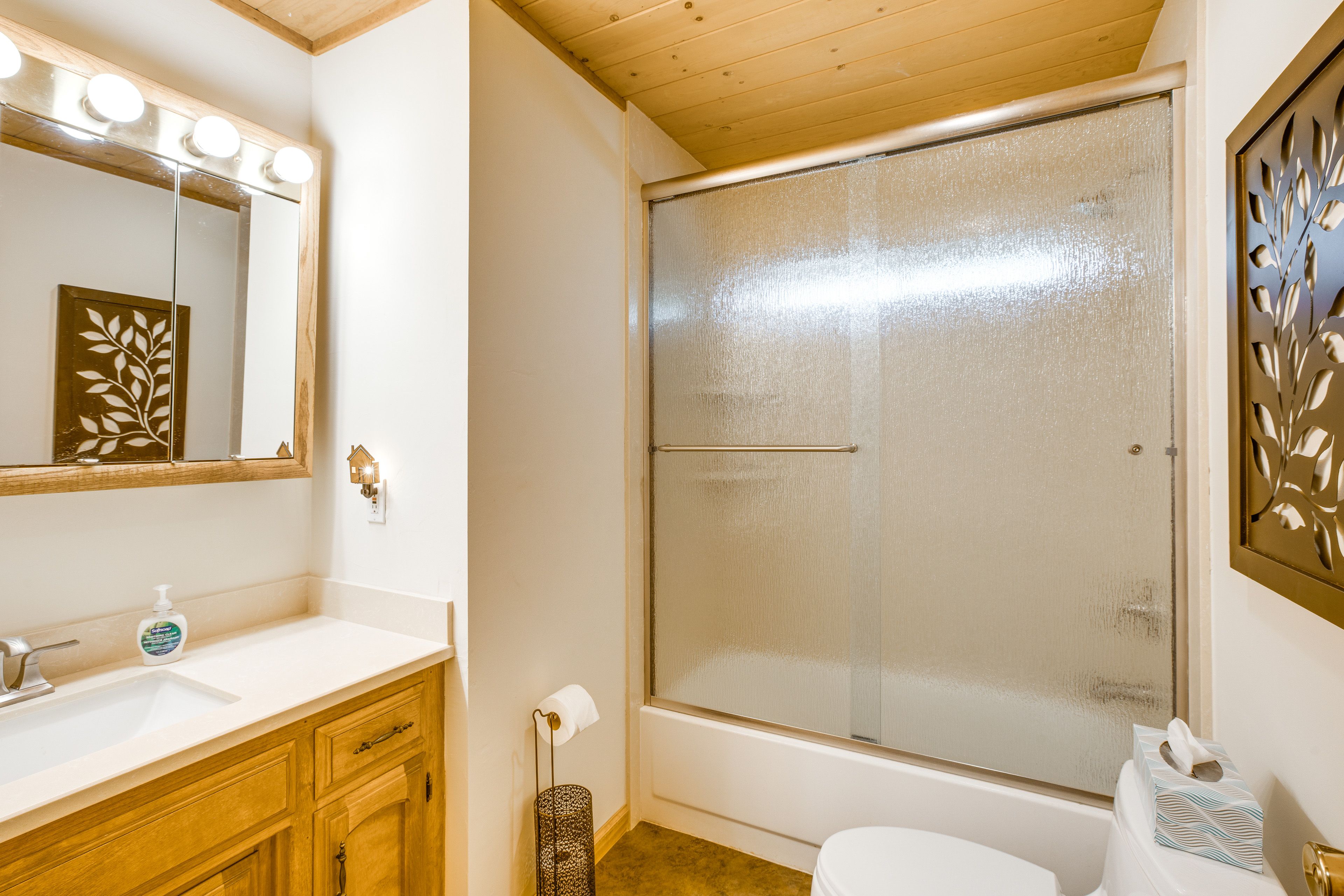 Bathroom | 1st Floor