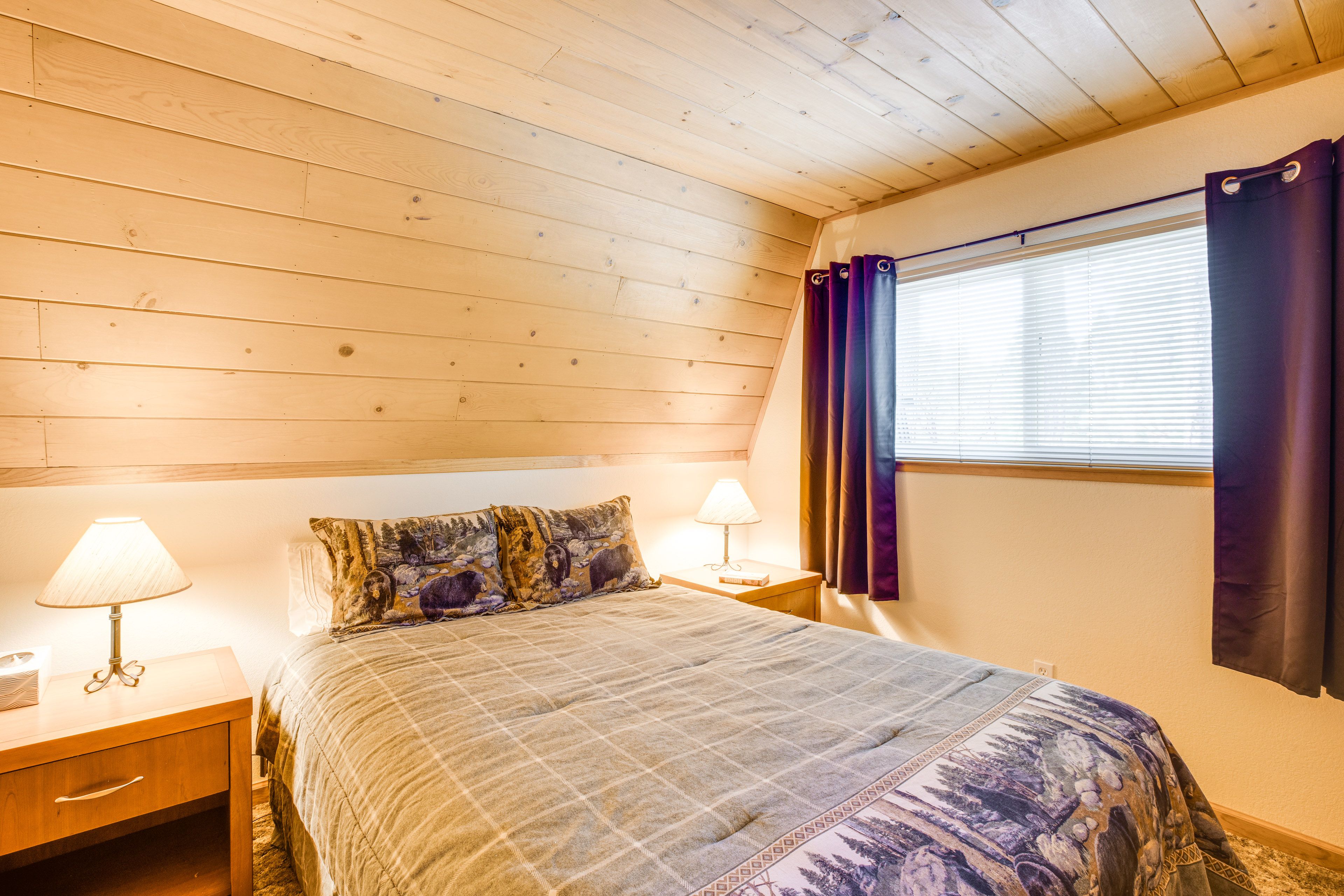 Bedroom 2 | Queen Bed | 1st Floor