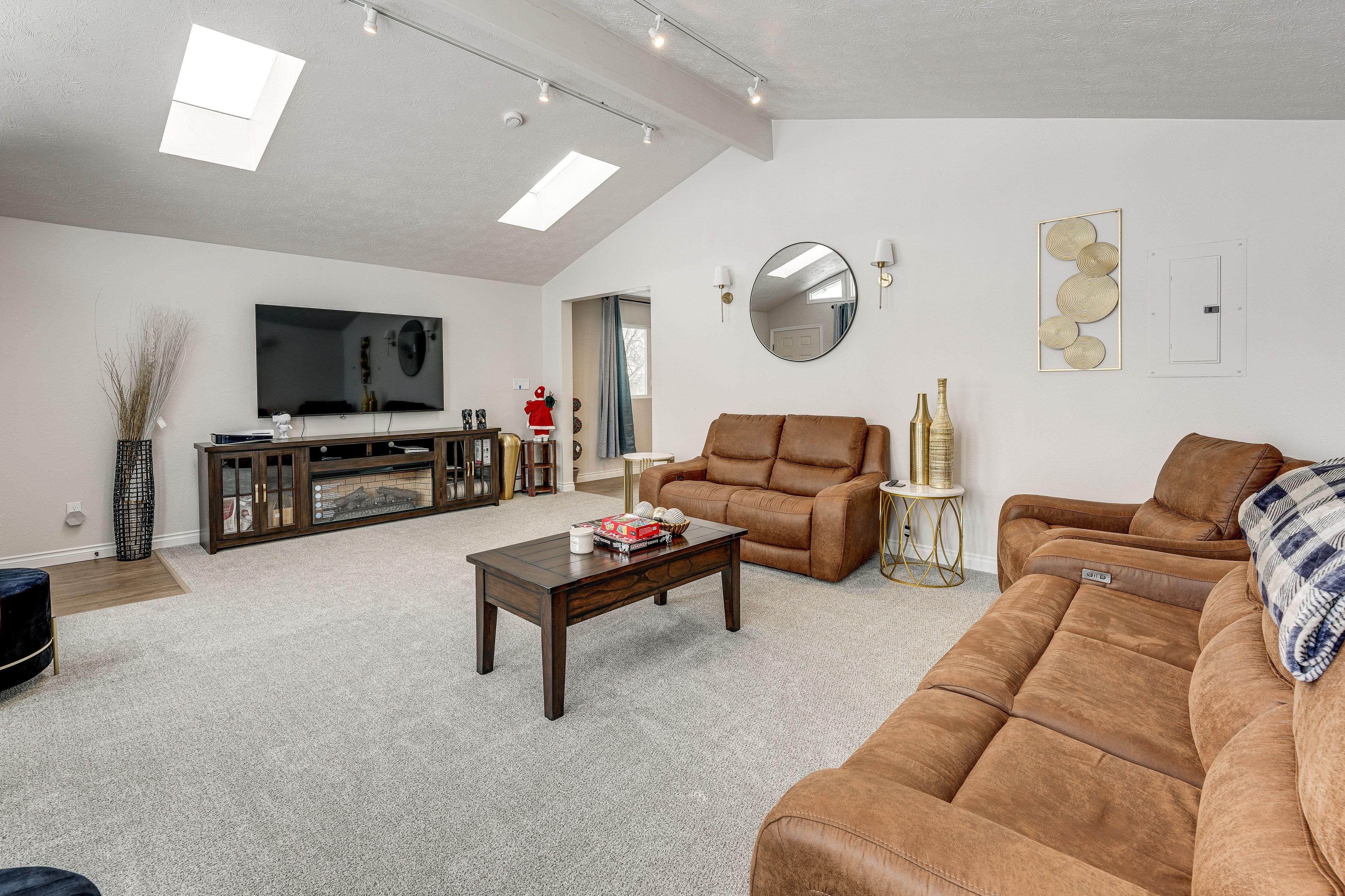 Anchorage Vacation Rental | 6BR | 2BA | 2,500 Sq Ft