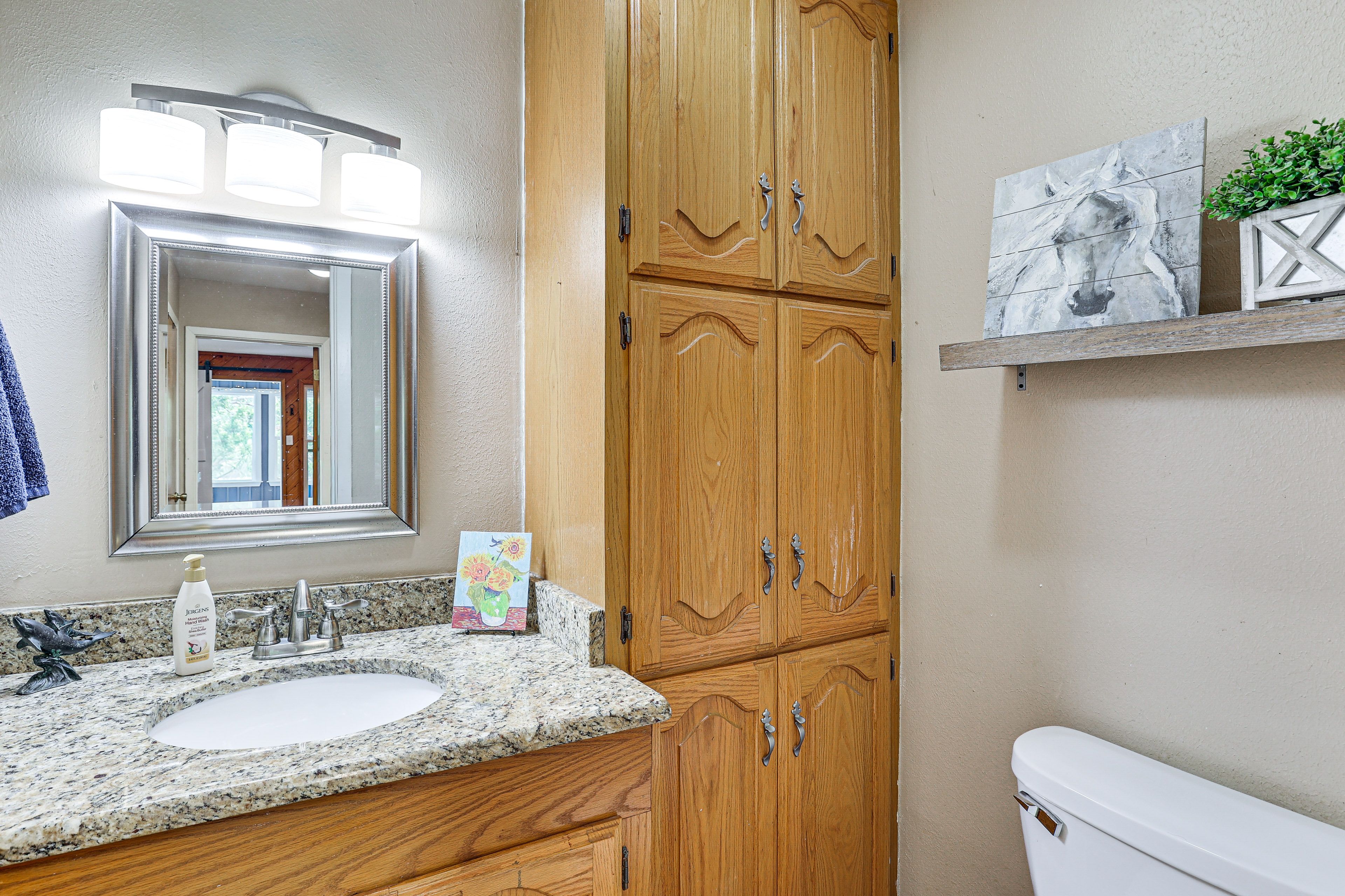 Half Bathroom | 1st Floor