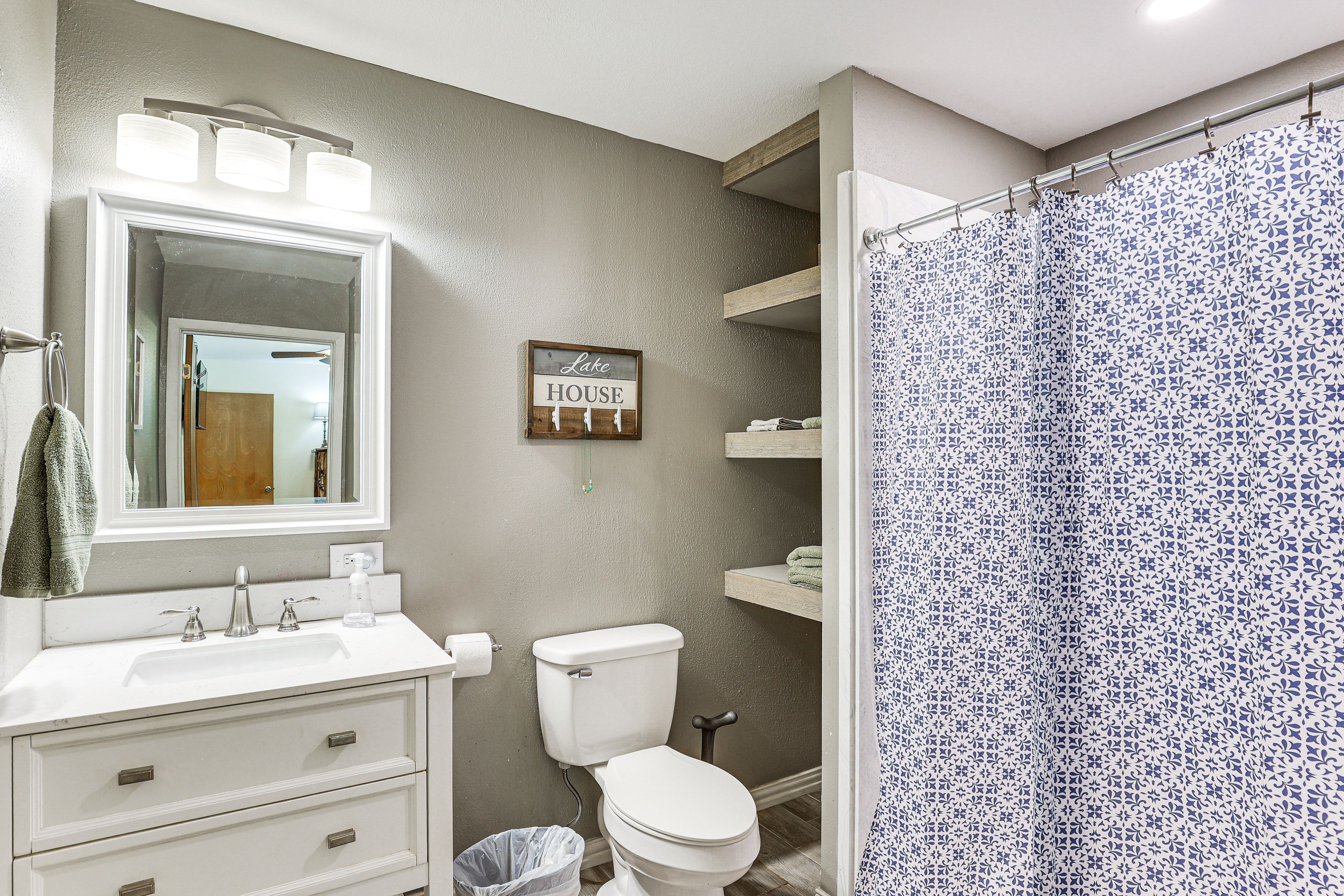 Full Bathroom