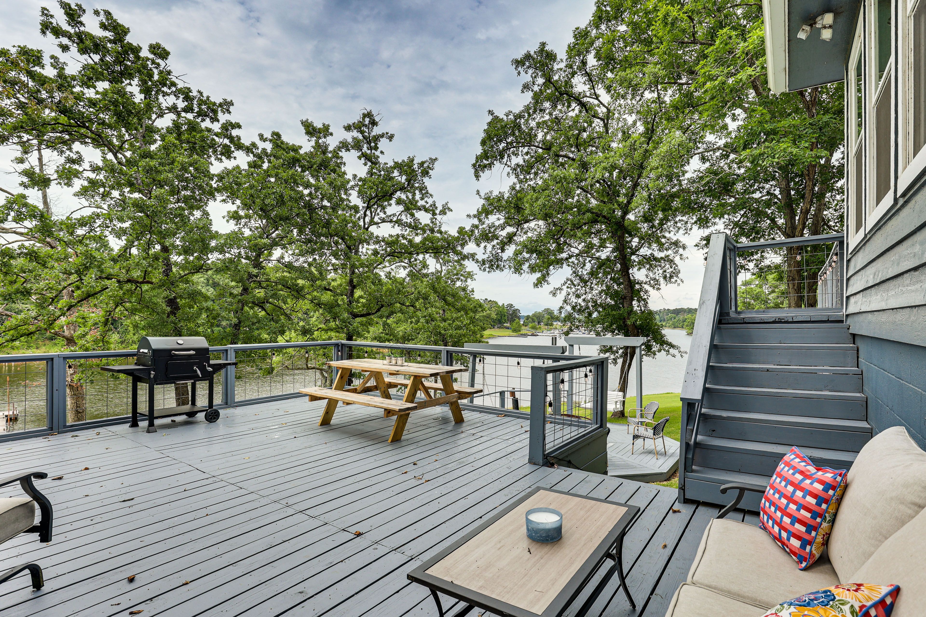 Lower Deck | Grill | Outdoor Dining