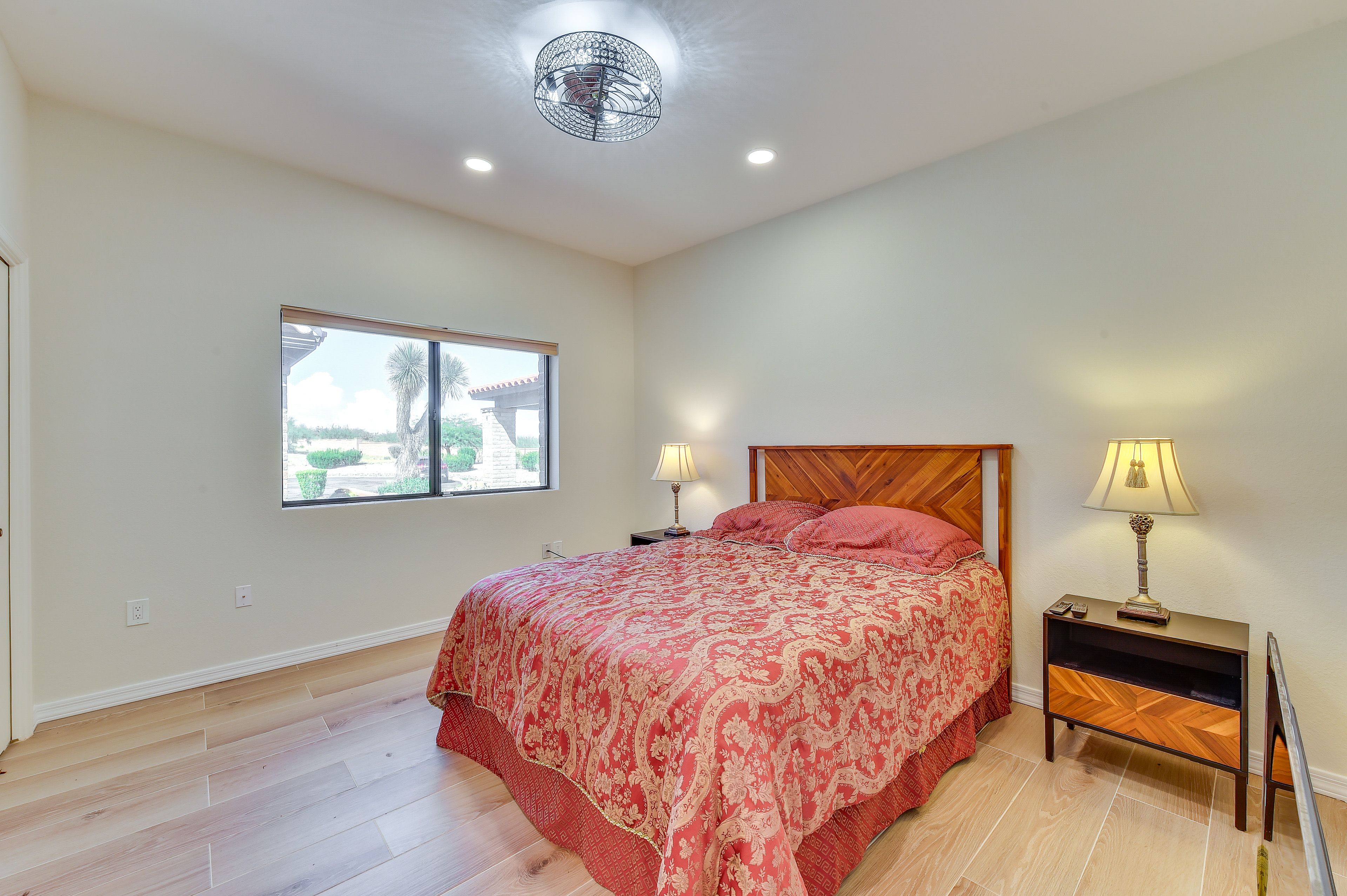 Bedroom | Queen Bed
