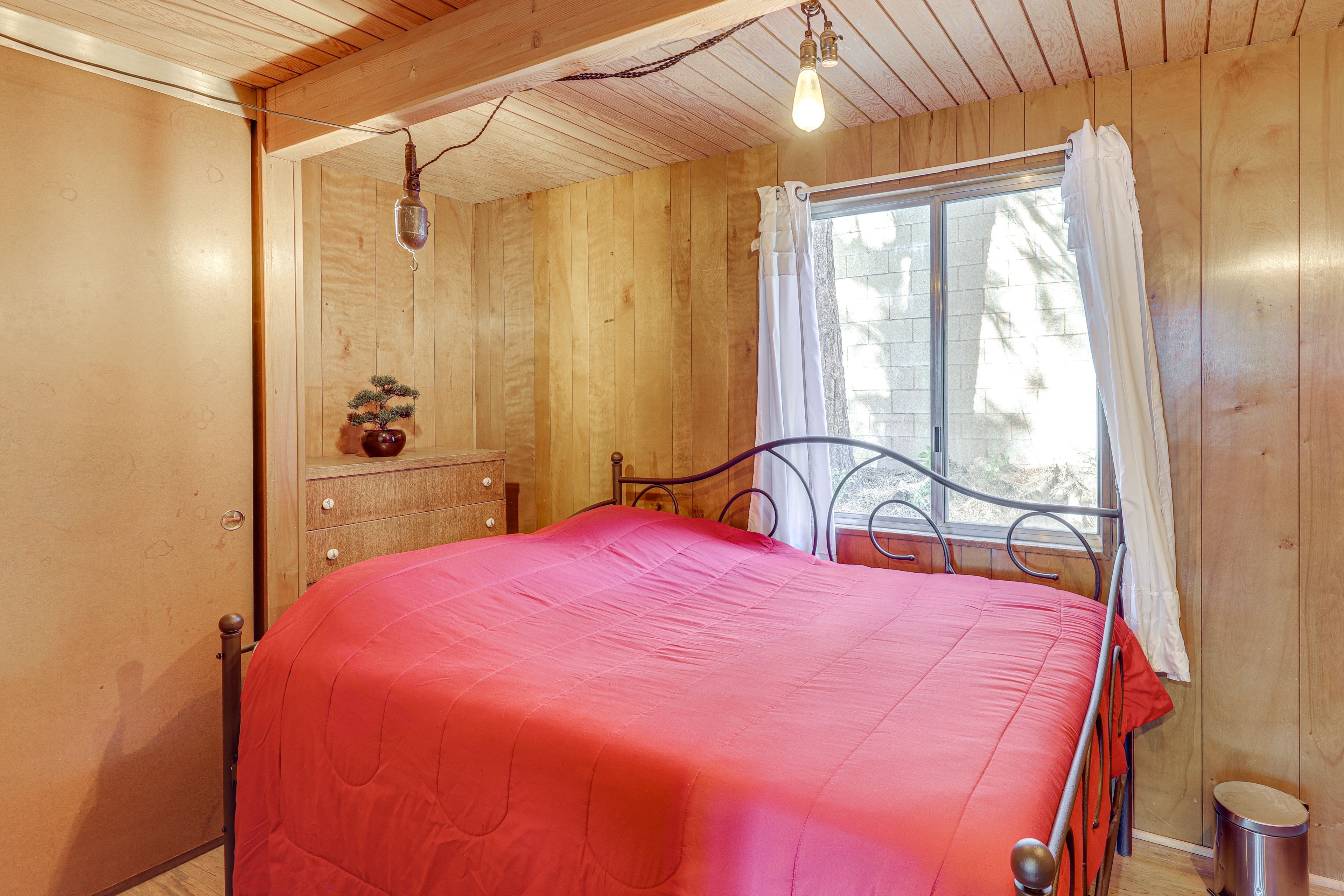 Bedroom 2 | Full Bed | 1st Floor